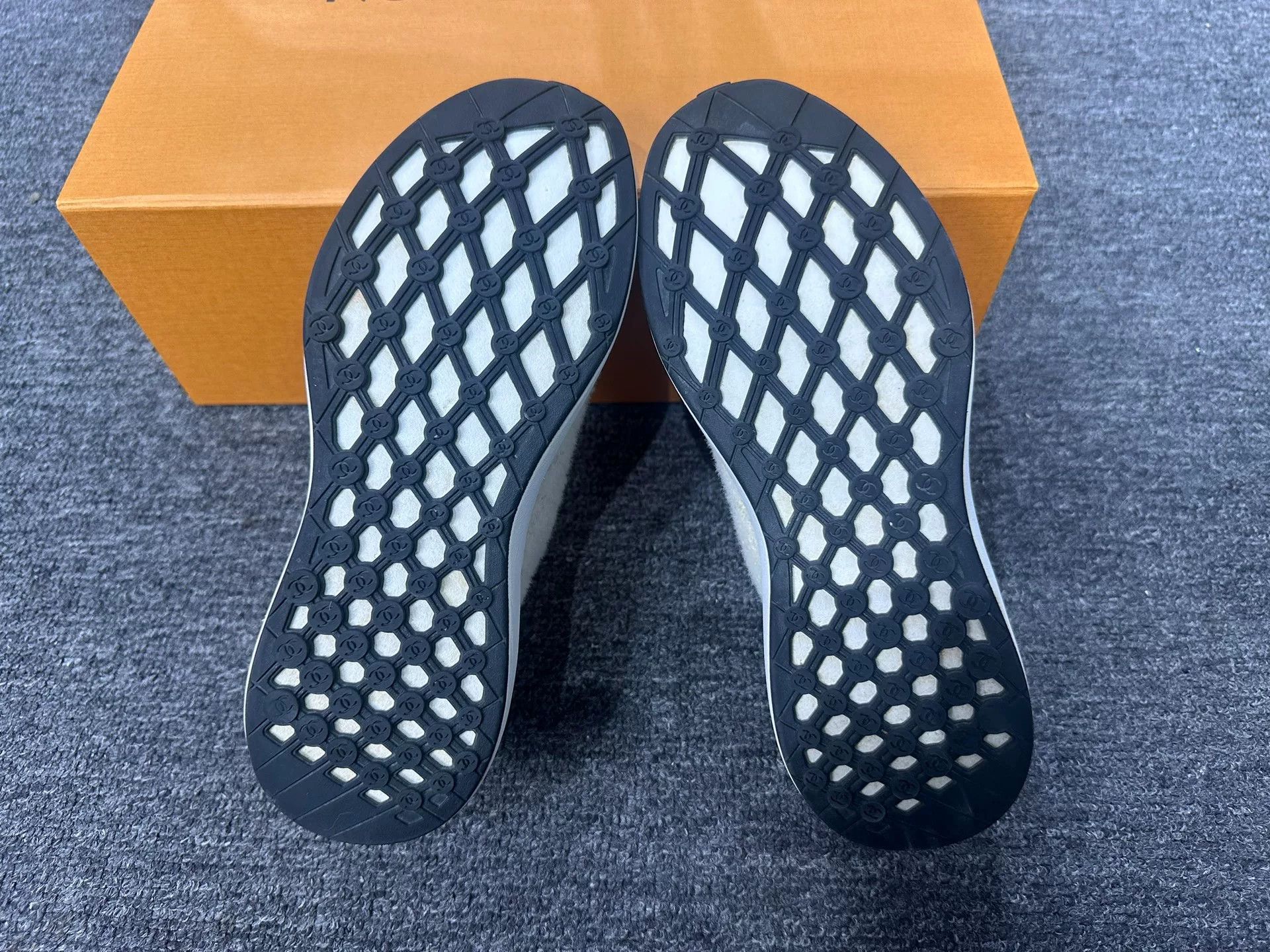 Chanel Chanel Limited Lowtop Sneakers us_5 Women Size US 5 / IT 35 - 6 Thumbnail