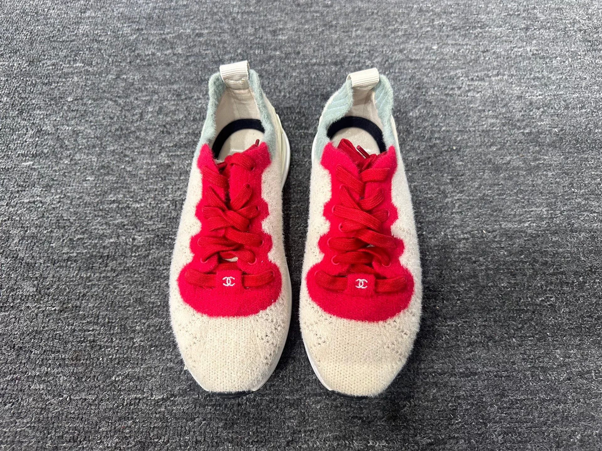 Chanel Chanel Limited Lowtop Sneakers us_5 Women Size US 5 / IT 35 - 4 Thumbnail
