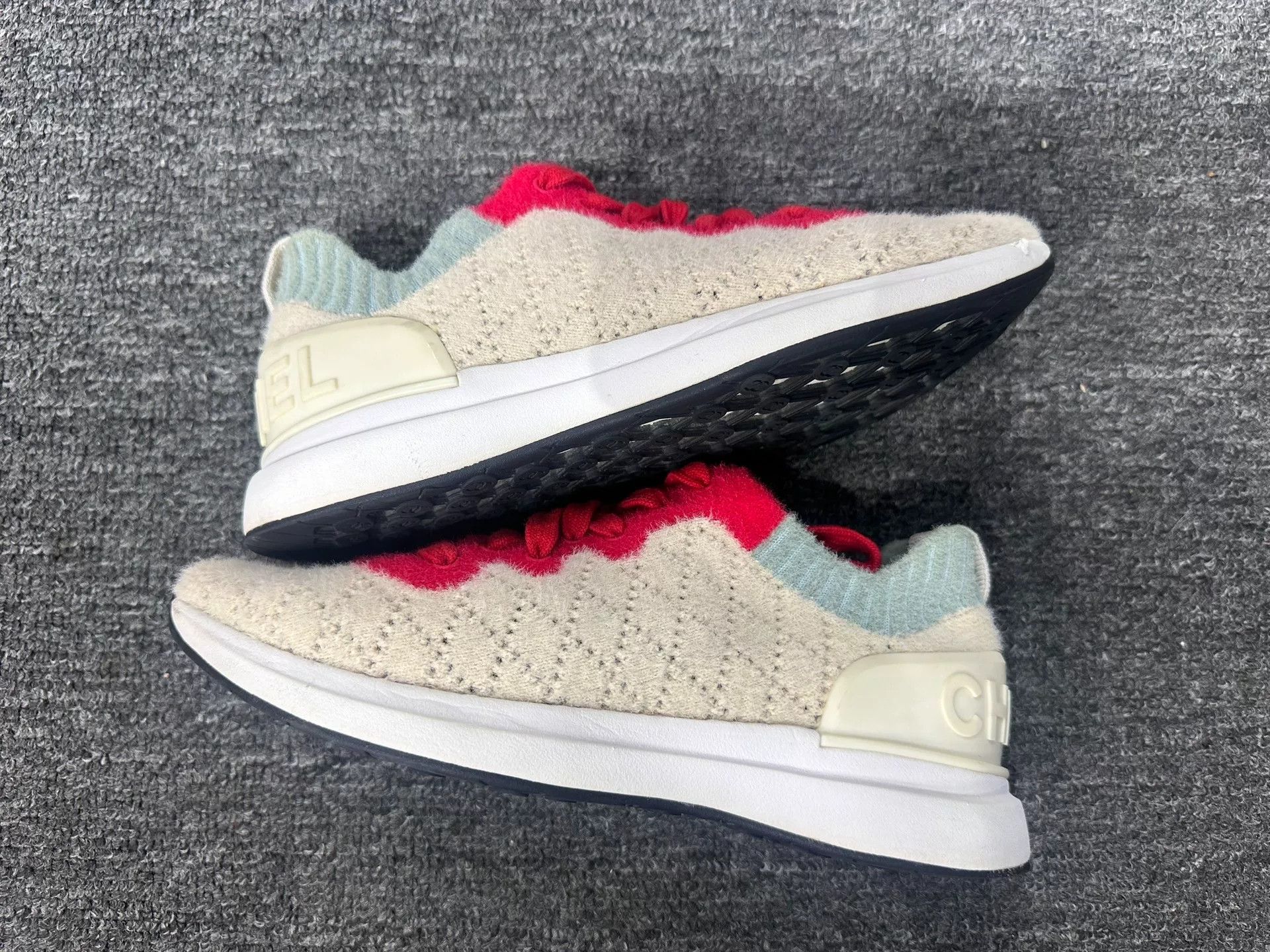 Chanel Chanel Limited Lowtop Sneakers us_5 Women Size US 5 / IT 35 - 2 Thumbnail