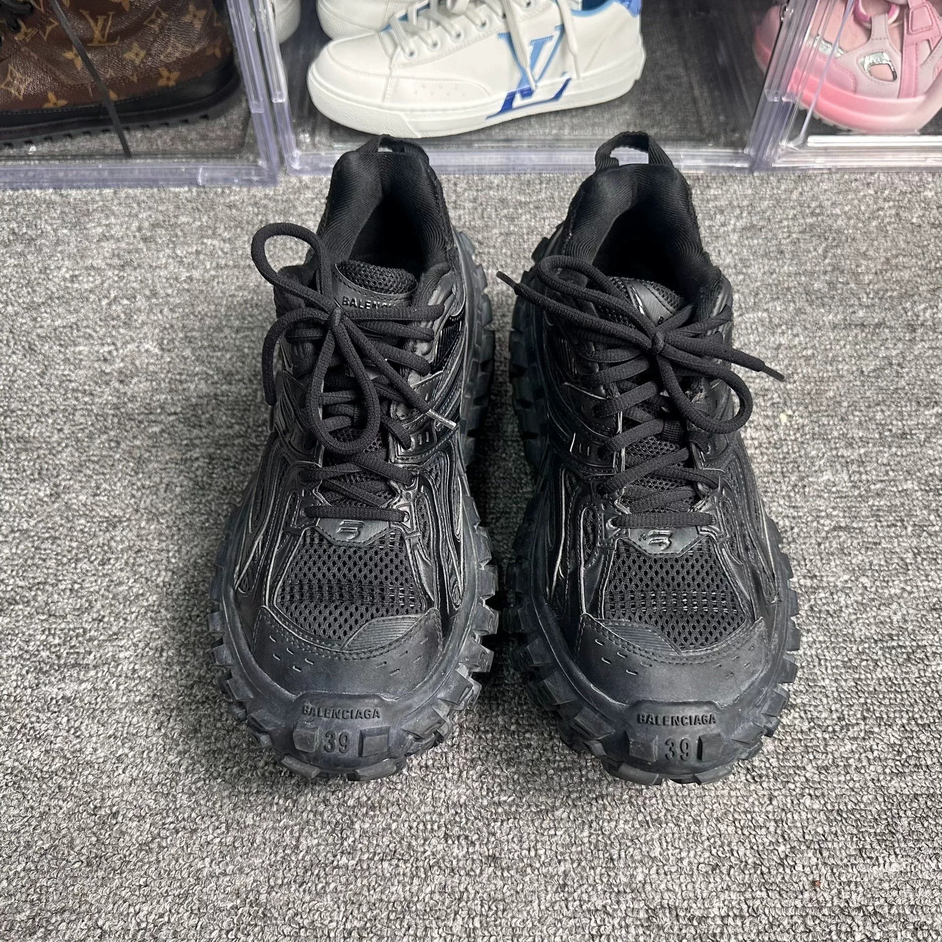 Balenciaga Balenciaga Distressed Black Lowtop Sneakers 6 Men Size US 6 / EU 39 - 4 Thumbnail