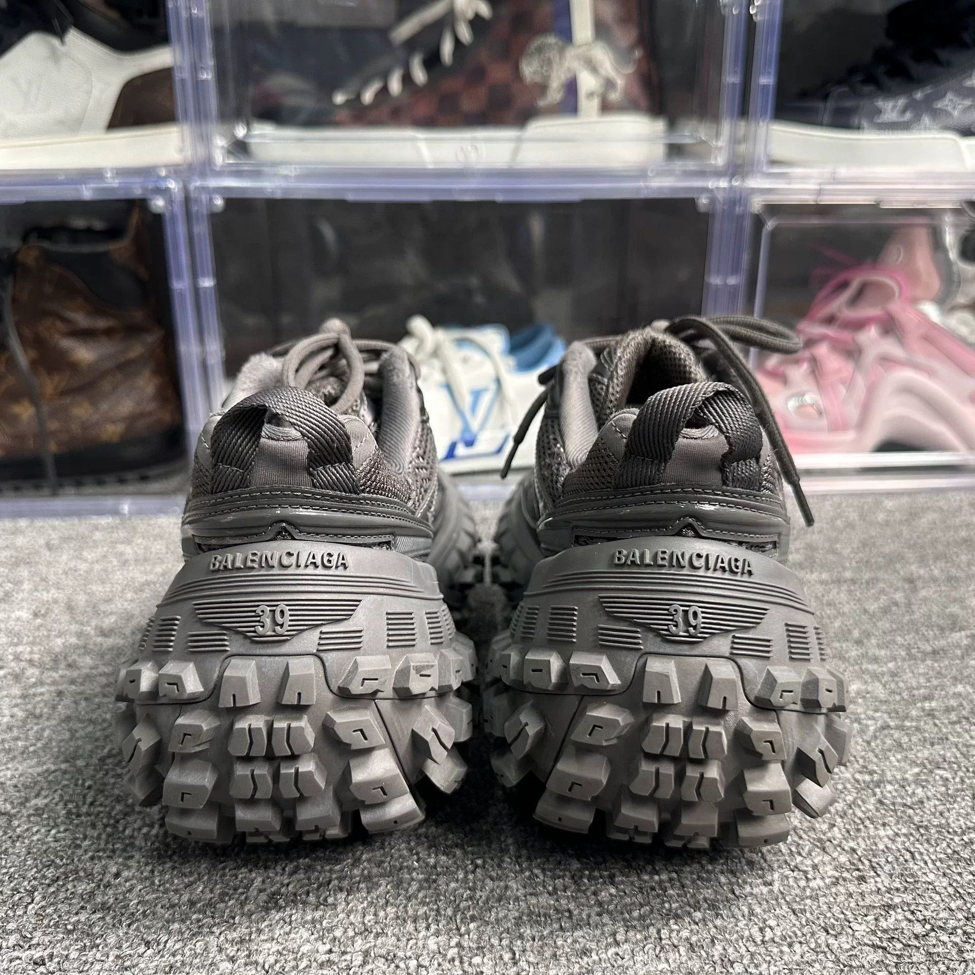 Balenciaga Balenciaga Gray Lowtop Sneakers 6 Men Size US 6 / EU 39 - 5 Thumbnail