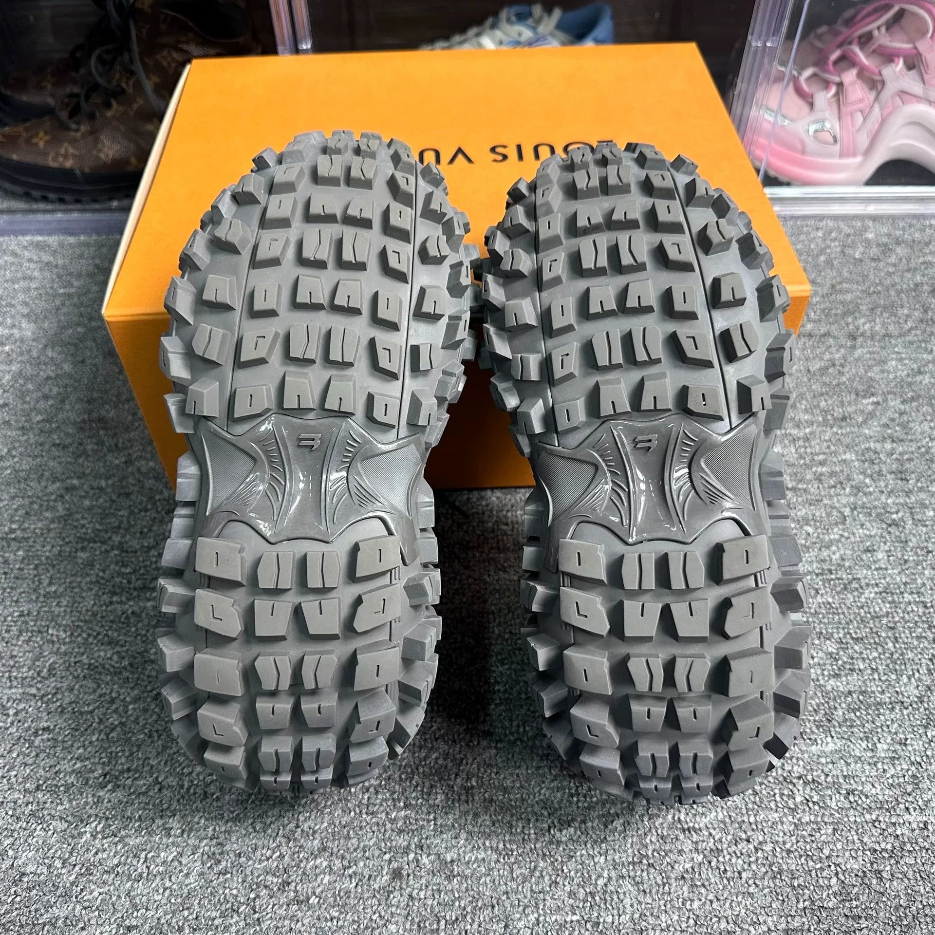 Balenciaga Balenciaga Gray Lowtop Sneakers 6 Men Size US 6 / EU 39 - 6 Thumbnail