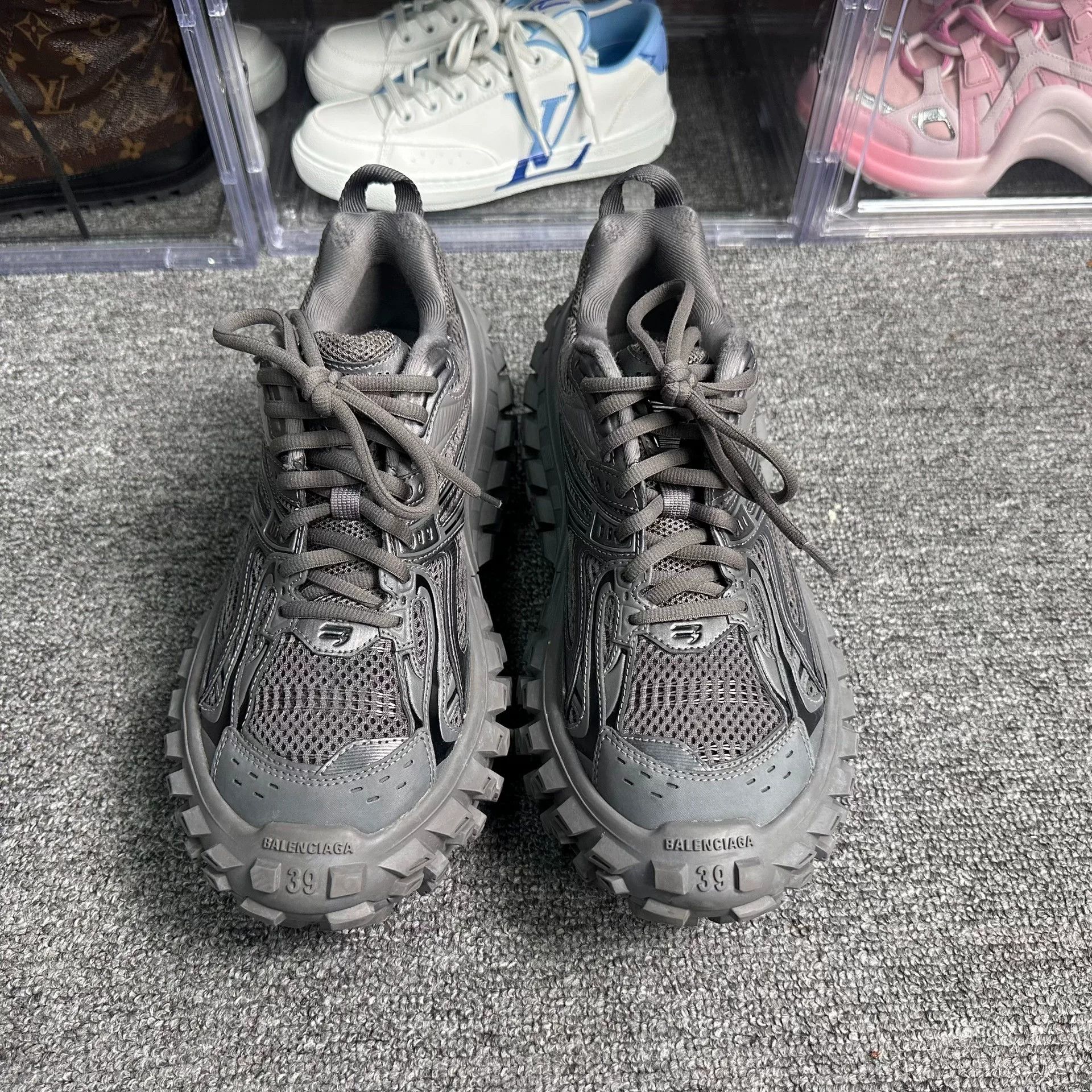 Balenciaga Balenciaga Gray Lowtop Sneakers 6 Men Size US 6 / EU 39 - 4 Thumbnail