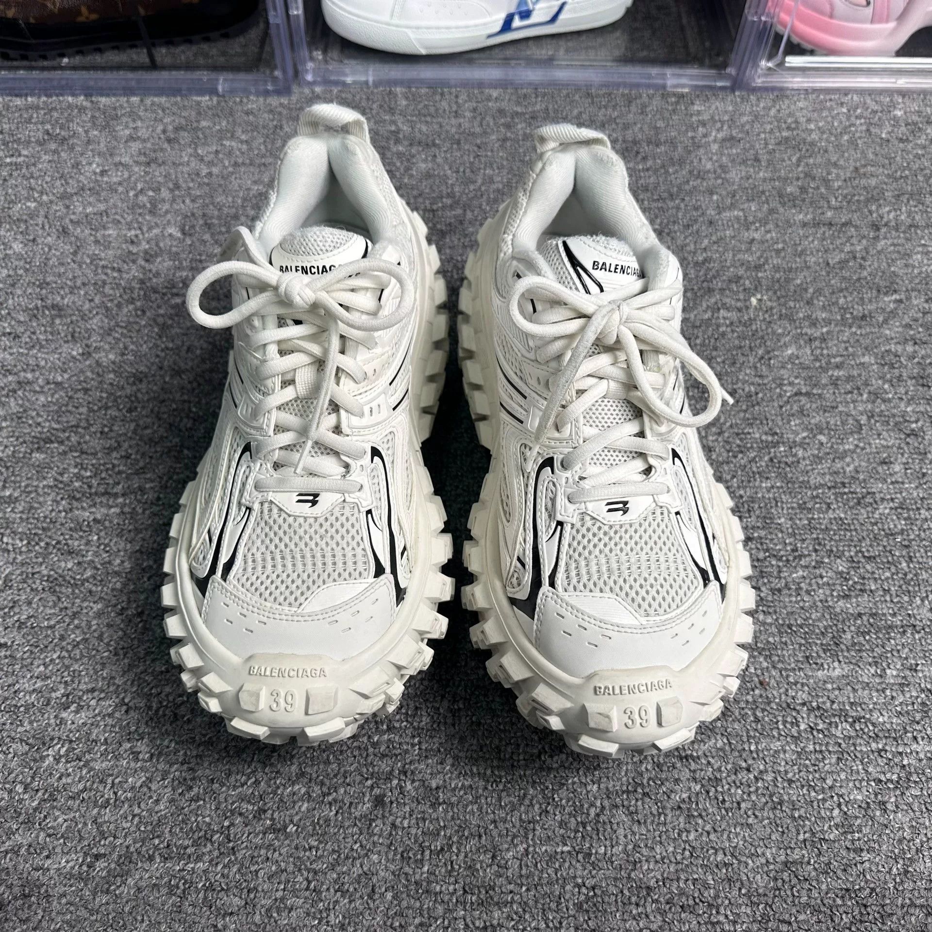 Balenciaga Balenciaga White Lowtop Sneakers us_9 Women Size US 9 / IT 39 - 4 Thumbnail