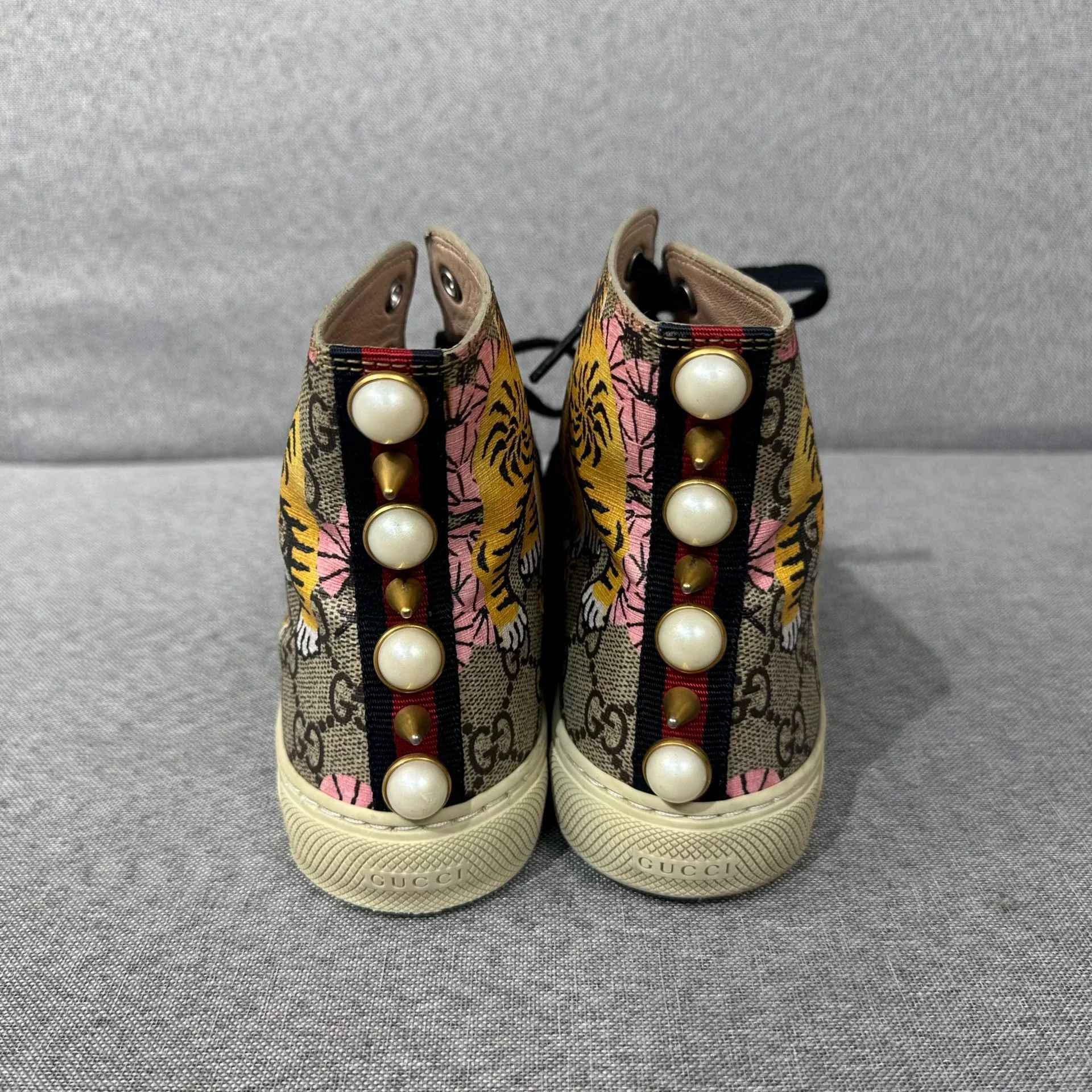 Gucci Gucci Tiger Printed Hitop Sneakers us_7 Women Size US 7 / IT 37 - 5 Thumbnail
