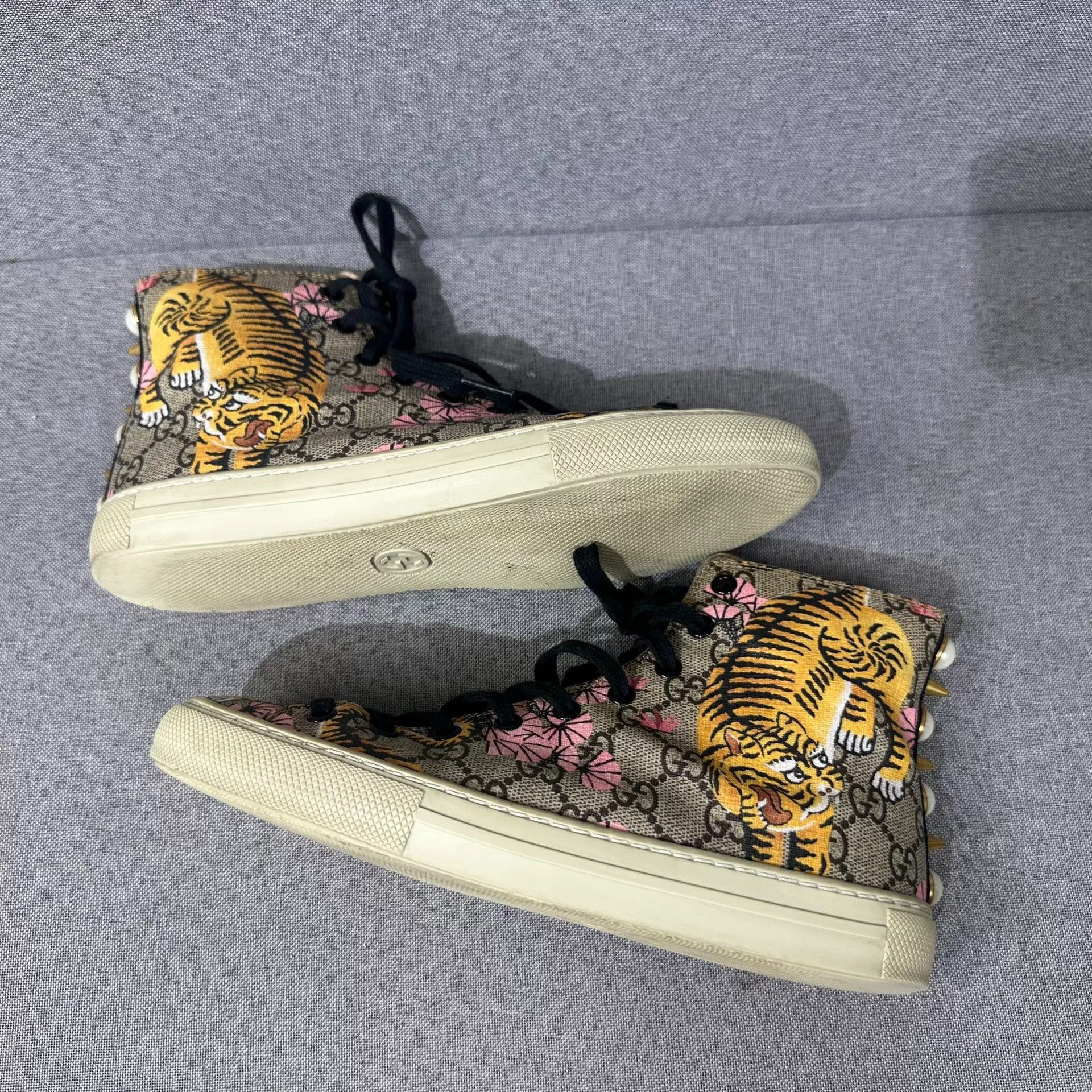 Gucci Gucci Tiger Printed Hitop Sneakers us_7 Women Size US 7 / IT 37 - 2 Thumbnail