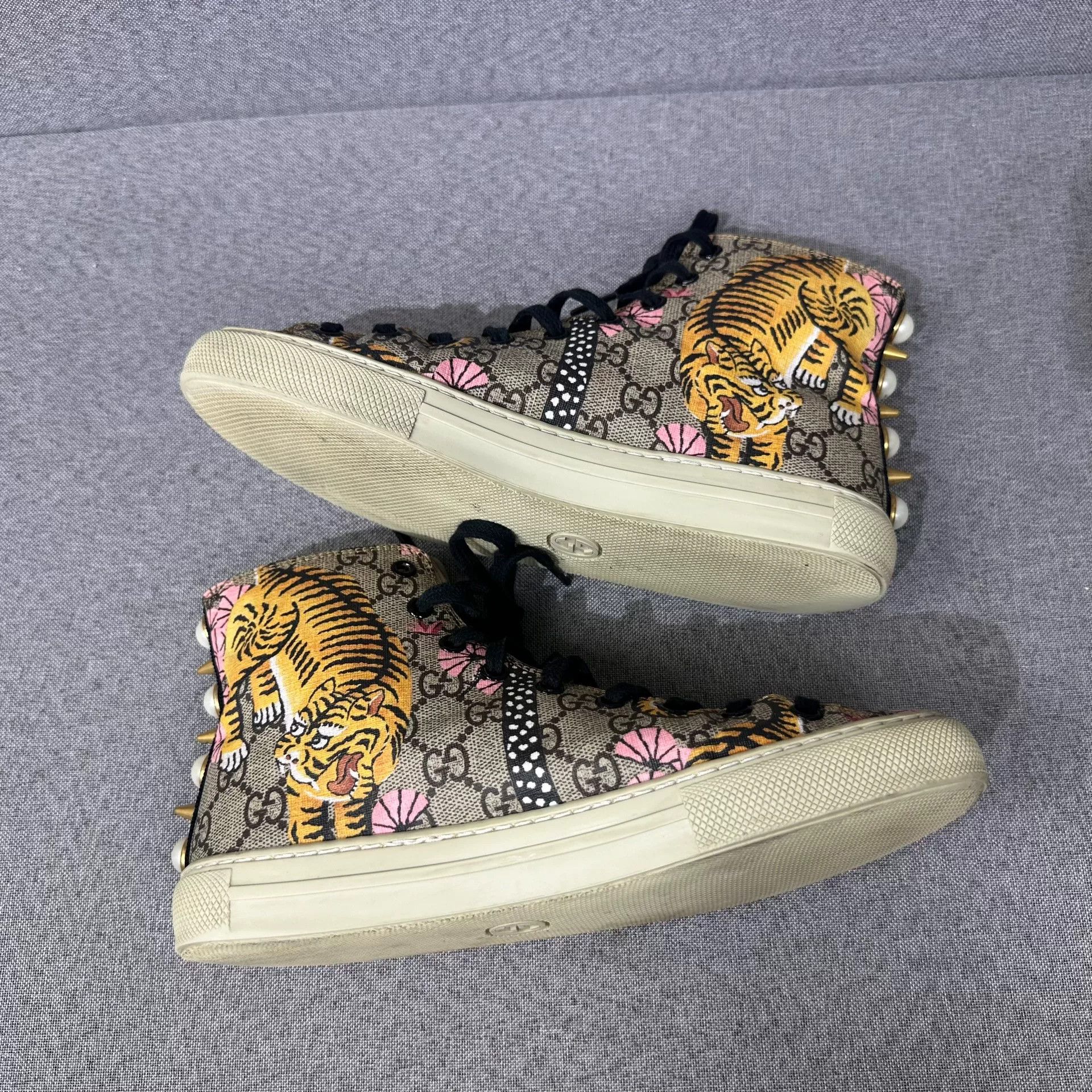 Gucci Gucci Tiger Printed Hitop Sneakers us_7 Women Size US 7 / IT 37 - 3 Thumbnail