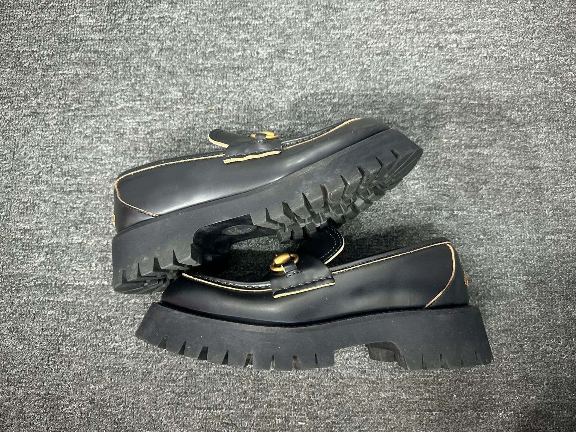 Gucci Gucci Black Lowtop Sneakers us_7 Women Size US 7 / IT 37 - 2 Thumbnail