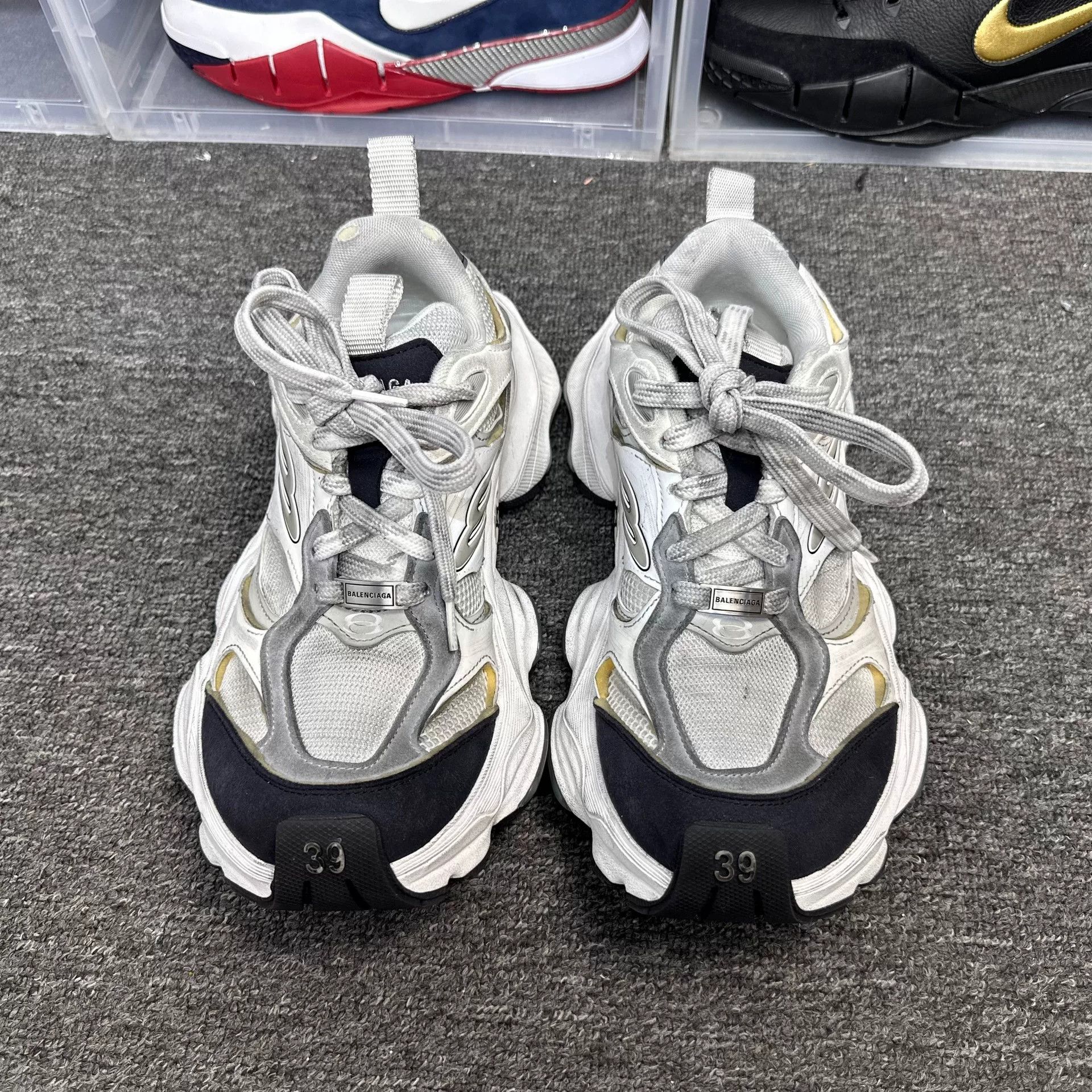 Balenciaga Balenciaga Distressed White Lowtop Sneakers us_9 Women Size US 9 / IT 39 - 4 Thumbnail