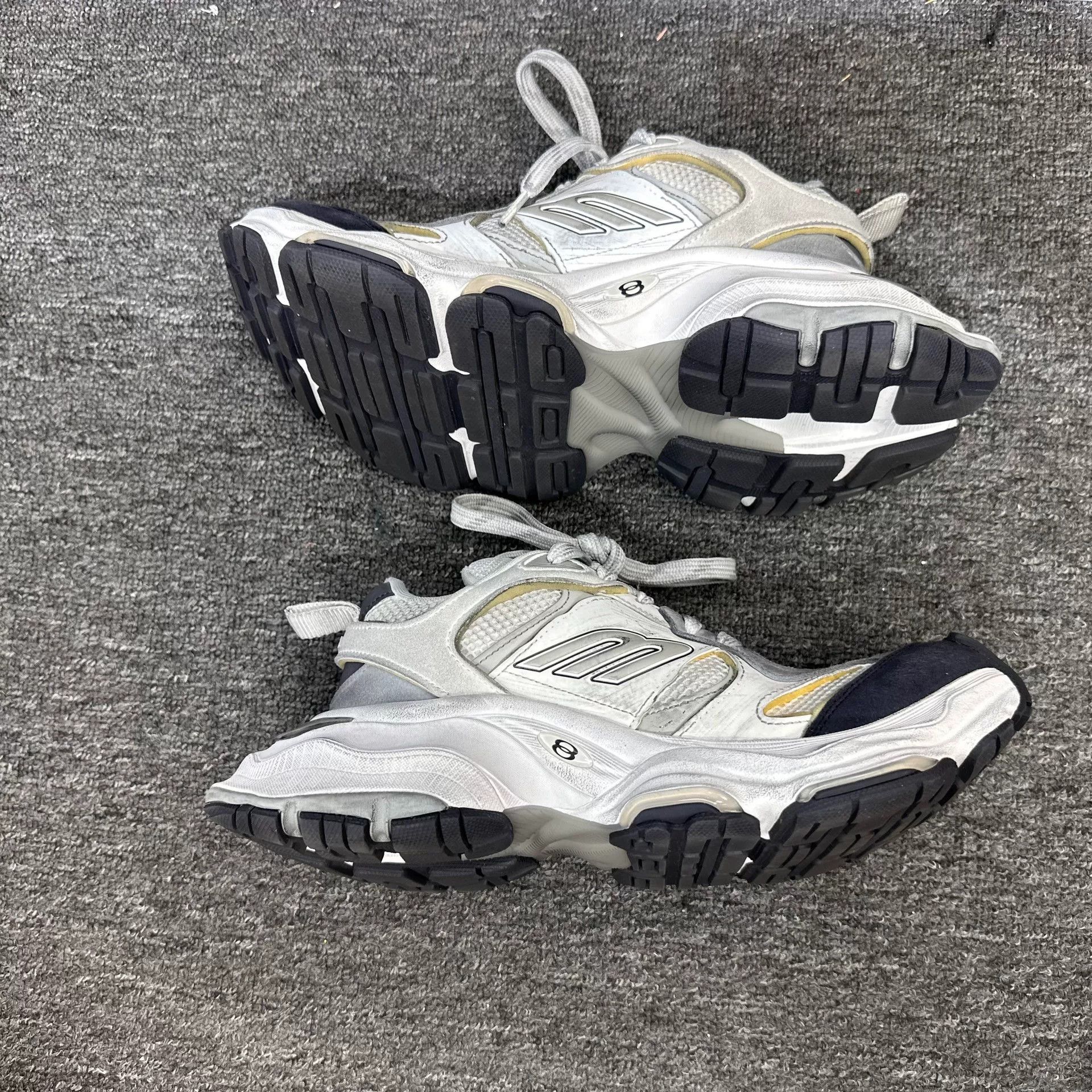 Balenciaga Balenciaga Distressed White Lowtop Sneakers us_9 Women Size US 9 / IT 39 - 3 Thumbnail