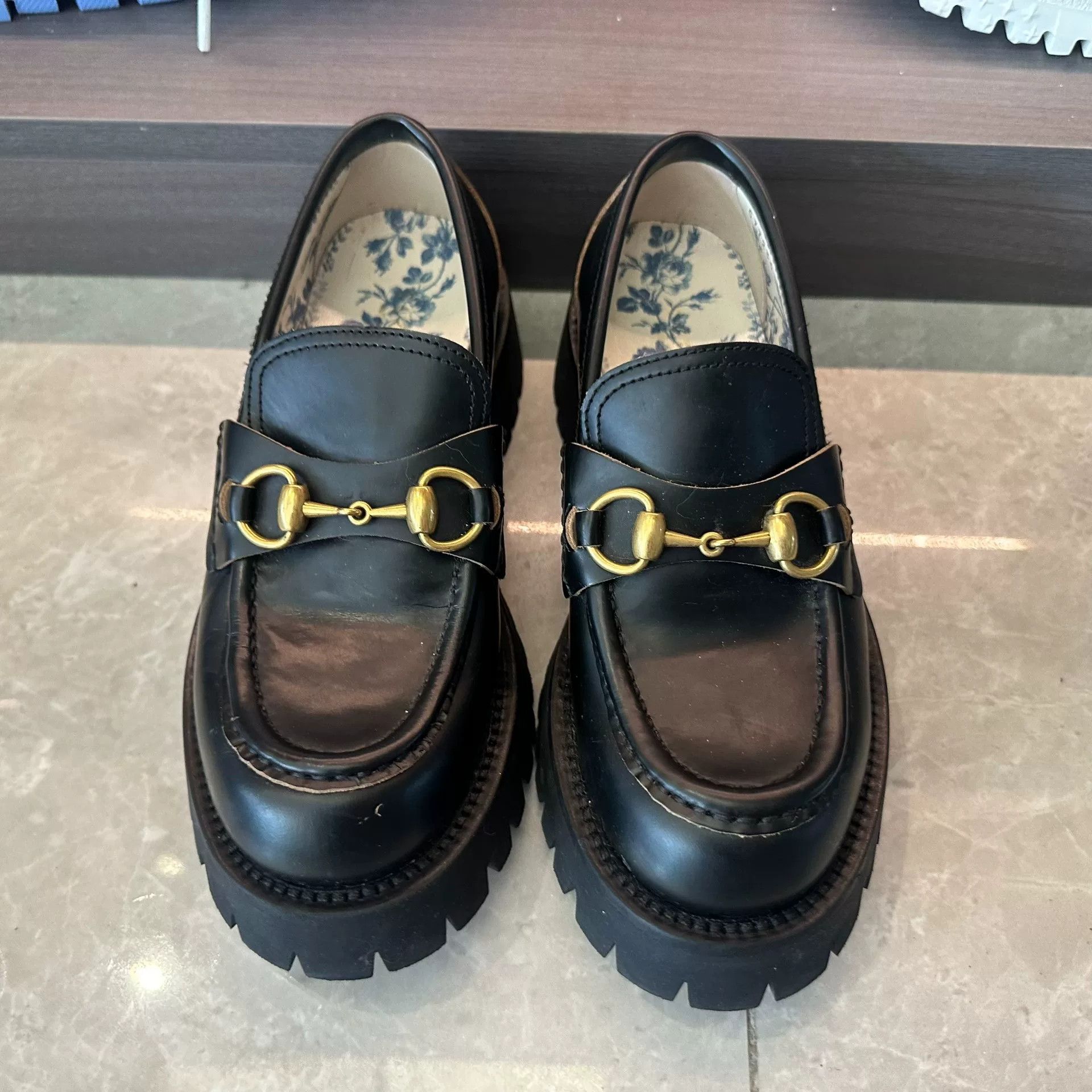 Gucci Gucci Embroidered Lowtop Sneakers us_6 Women Size US 6 / IT 36 - 4 Thumbnail