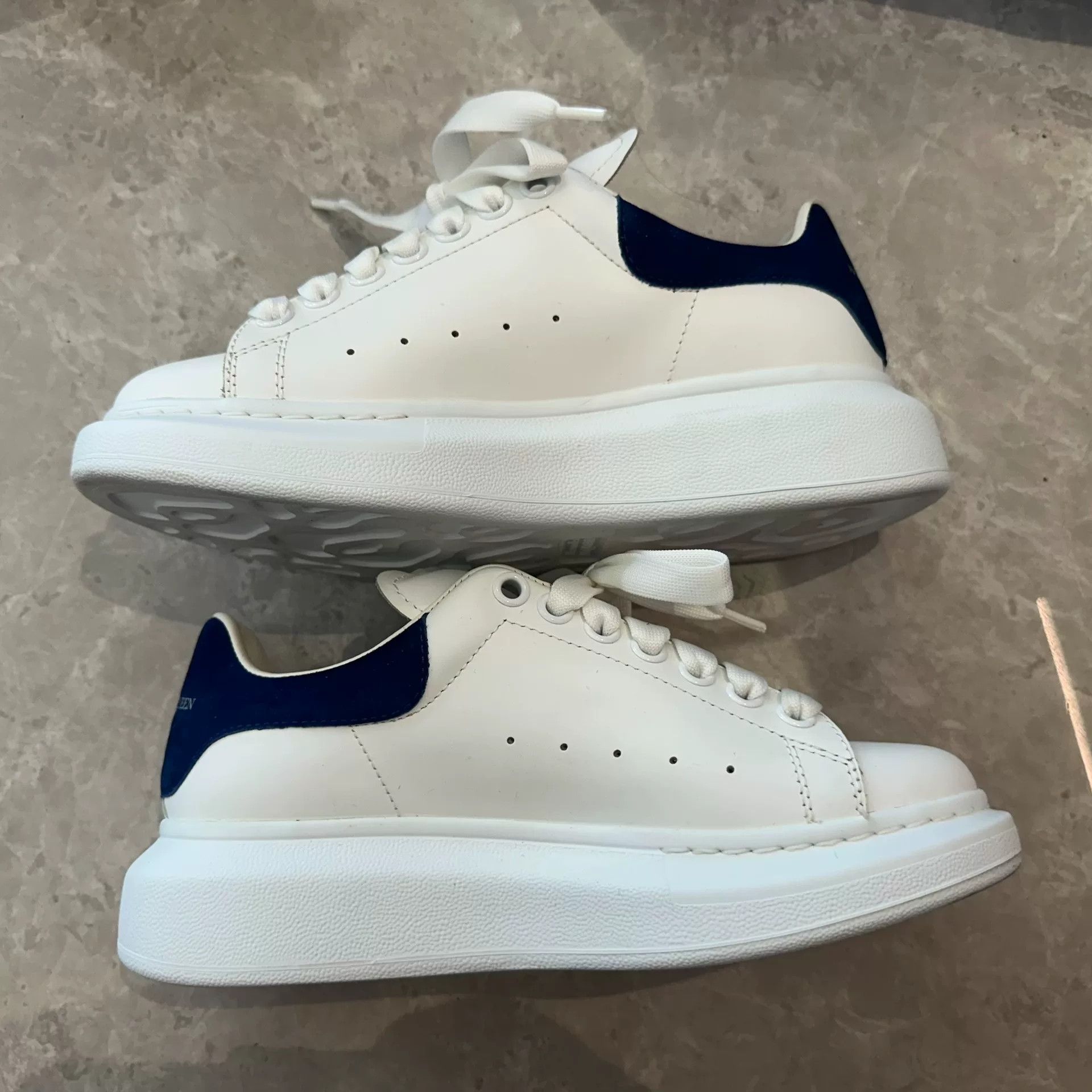Alexander McQueen Alexander McQueen Blue Lowtop Sneakers us_7 Women Size US 7 / IT 37 - 3 Thumbnail