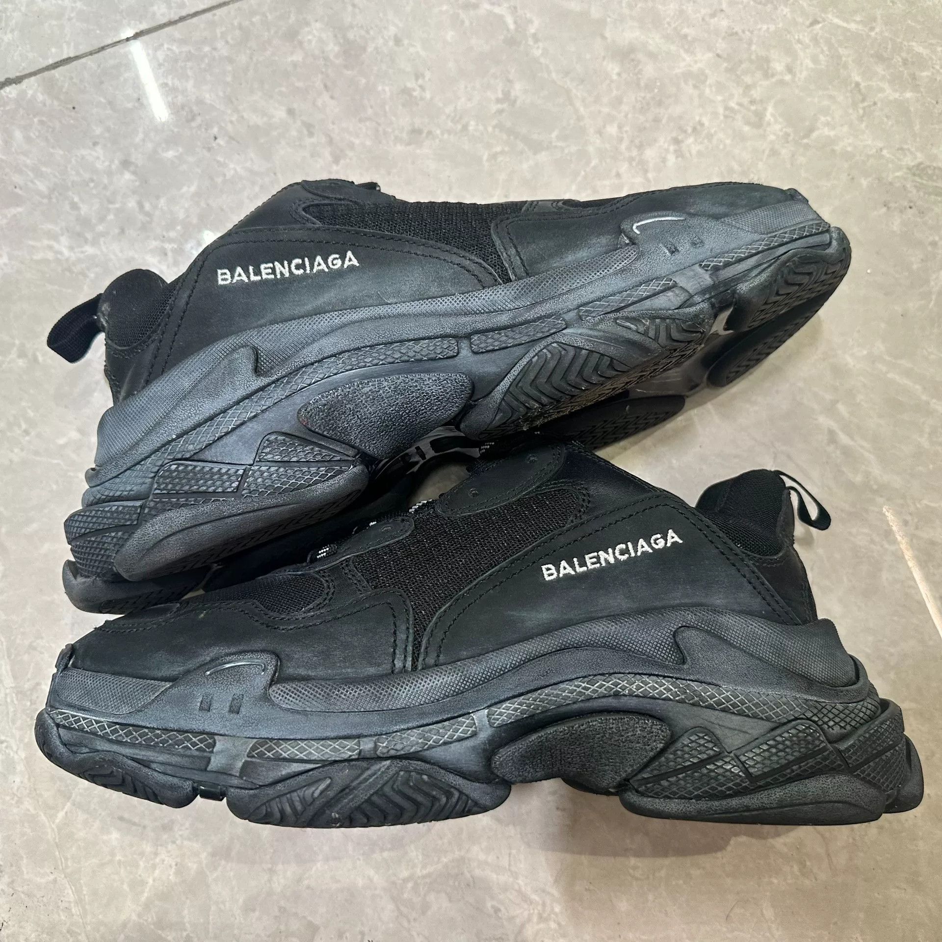 Balenciaga Balenciaga Retro Lowtop Sneakers 9 Men Size US 9 / EU 42 - 2 Thumbnail