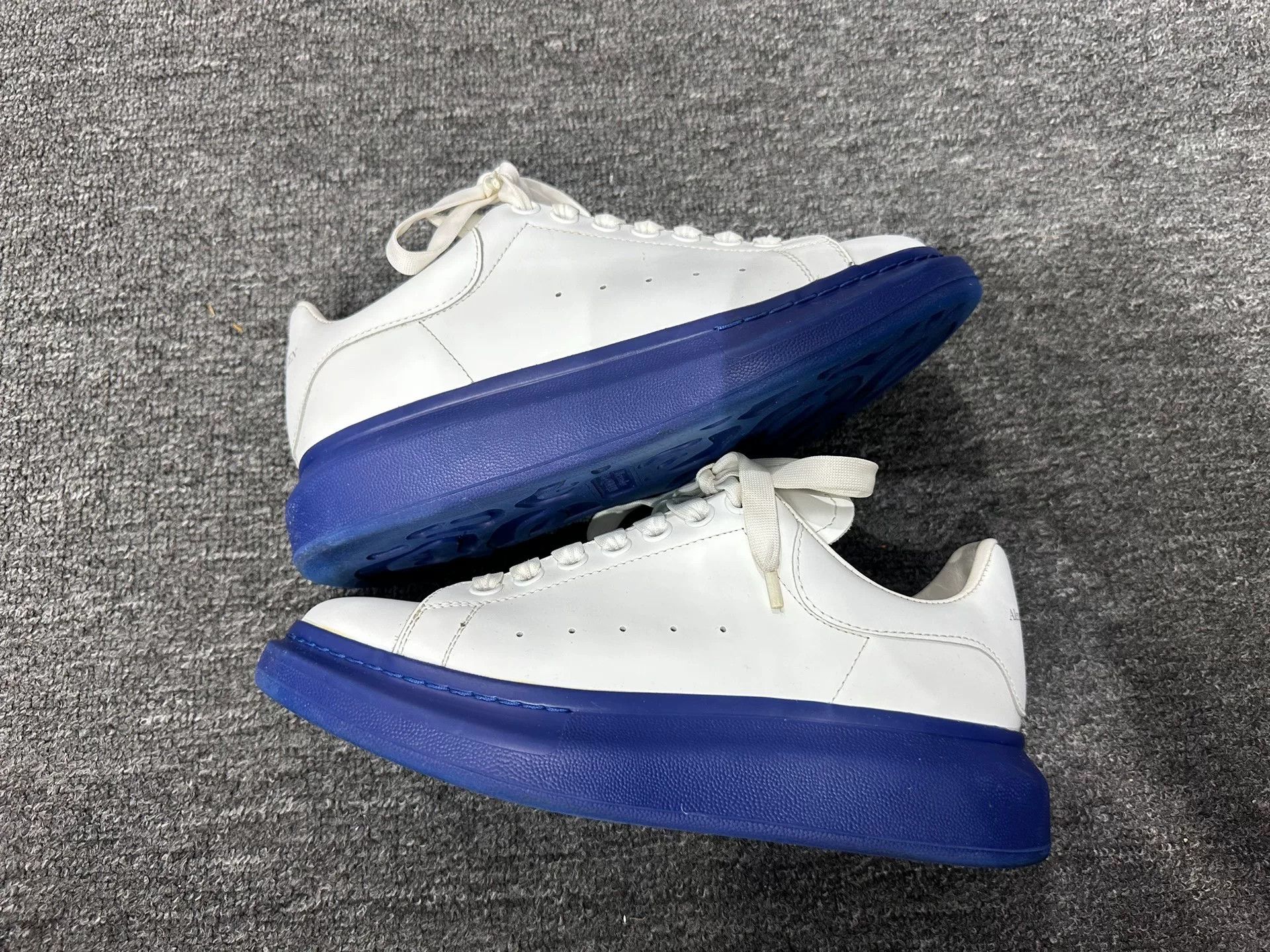 Alexander McQueen Alexander McQueen Blue Lowtop Sneakers 6 Men Size US 6 / EU 39 - 2 Thumbnail