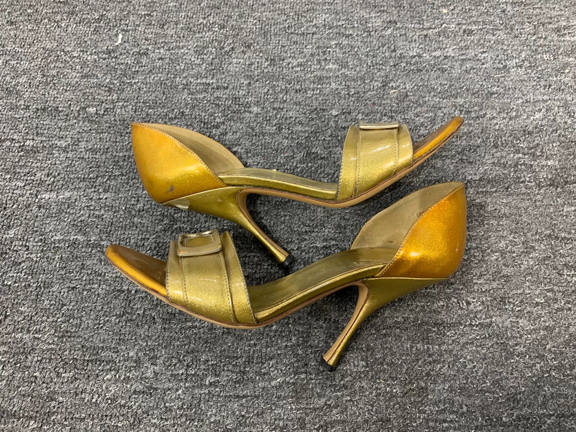 Gucci Gucci Gold Sandals us_6 Women Size US 6 / IT 36 - 2 Thumbnail