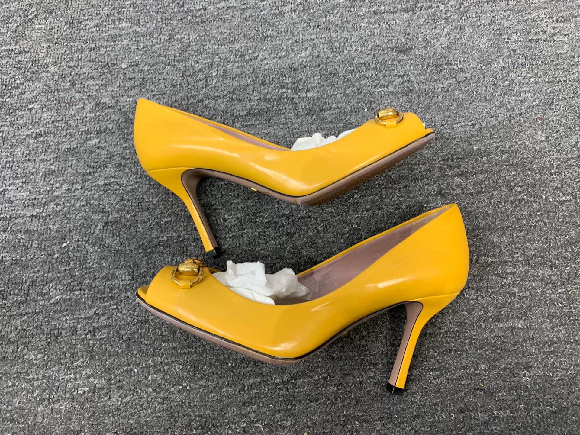 Gucci Gucci Patent Yellow Lowtop Sneakers us_6 Women Size US 6 / IT 36 - 2 Thumbnail