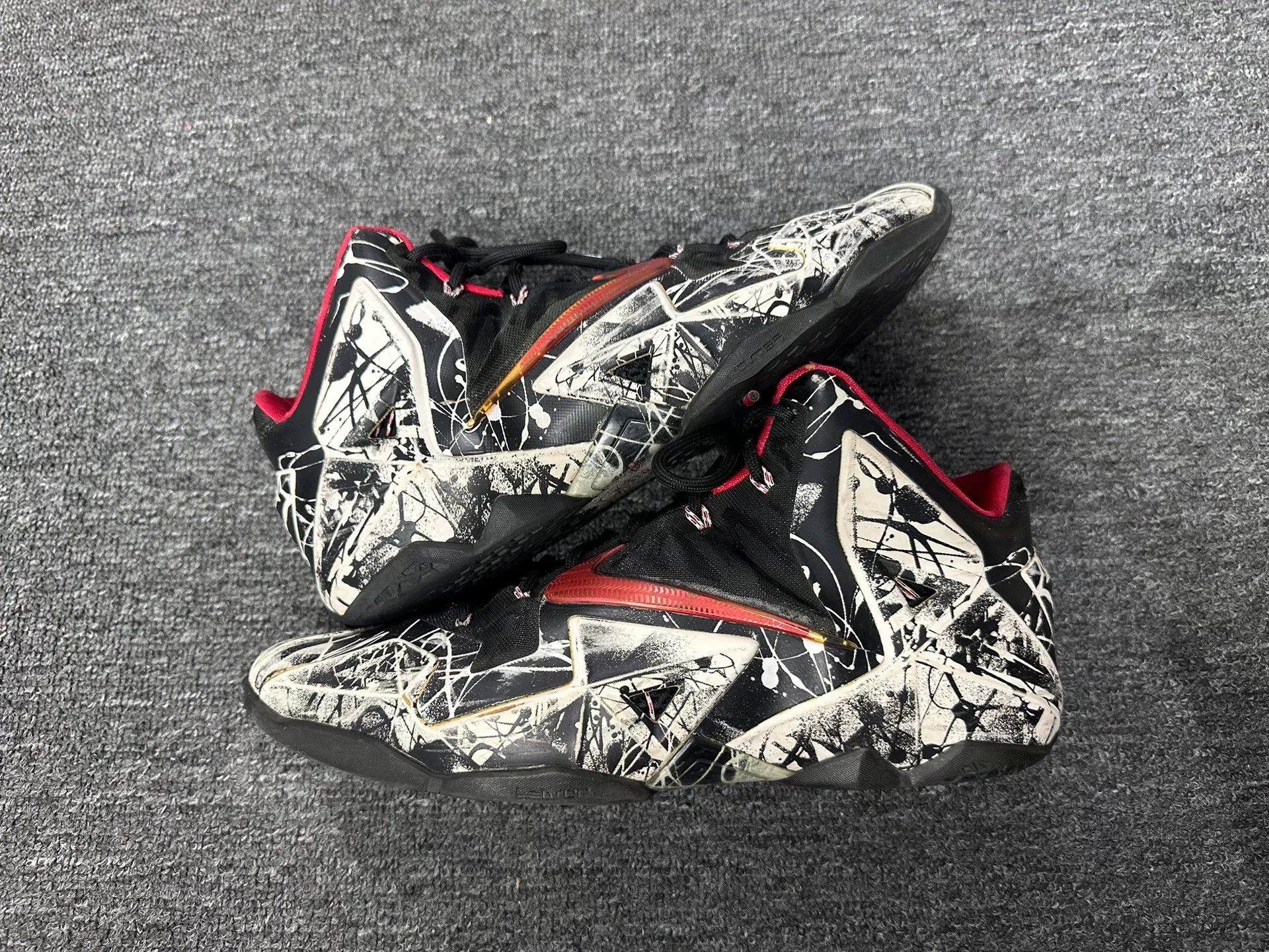 Nike Nike LEBRON Lowtop Sneakers 12 Men Size US 12 / EU 45 - 2 Thumbnail