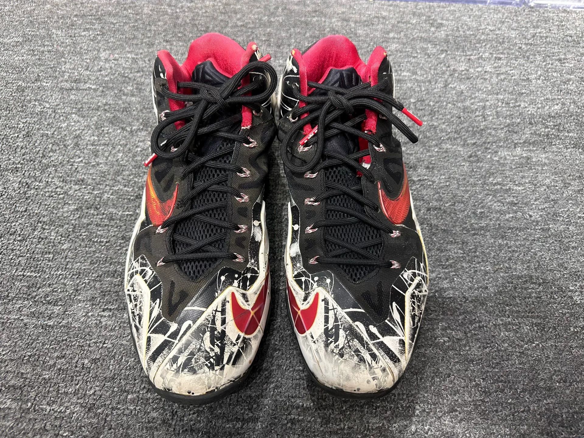 Nike Nike LEBRON Lowtop Sneakers 12 Men Size US 12 / EU 45 - 4 Thumbnail