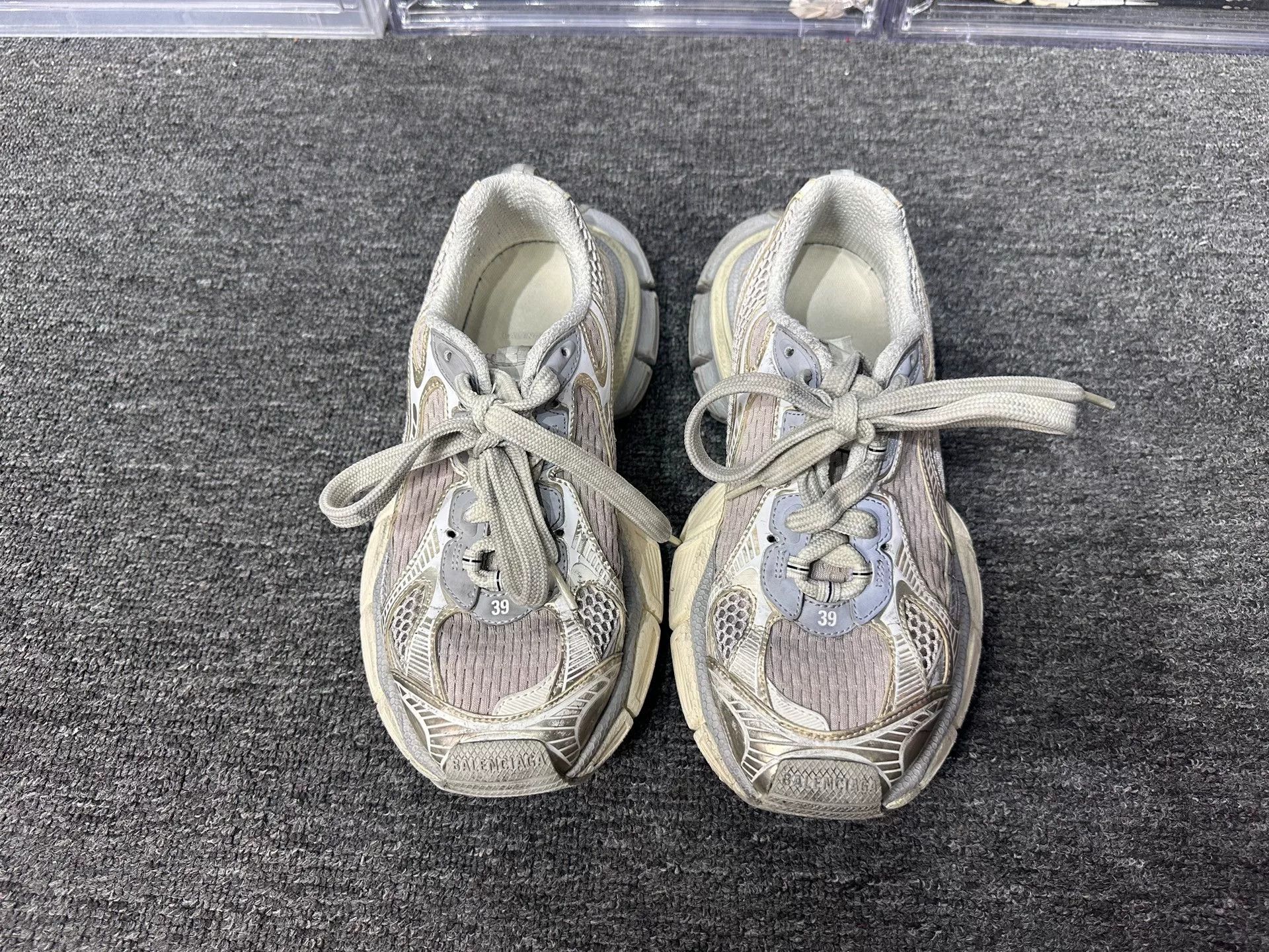 Balenciaga Balenciaga Beige Lowtop Sneakers us_9 Women Size US 9 / IT 39 - 4 Thumbnail