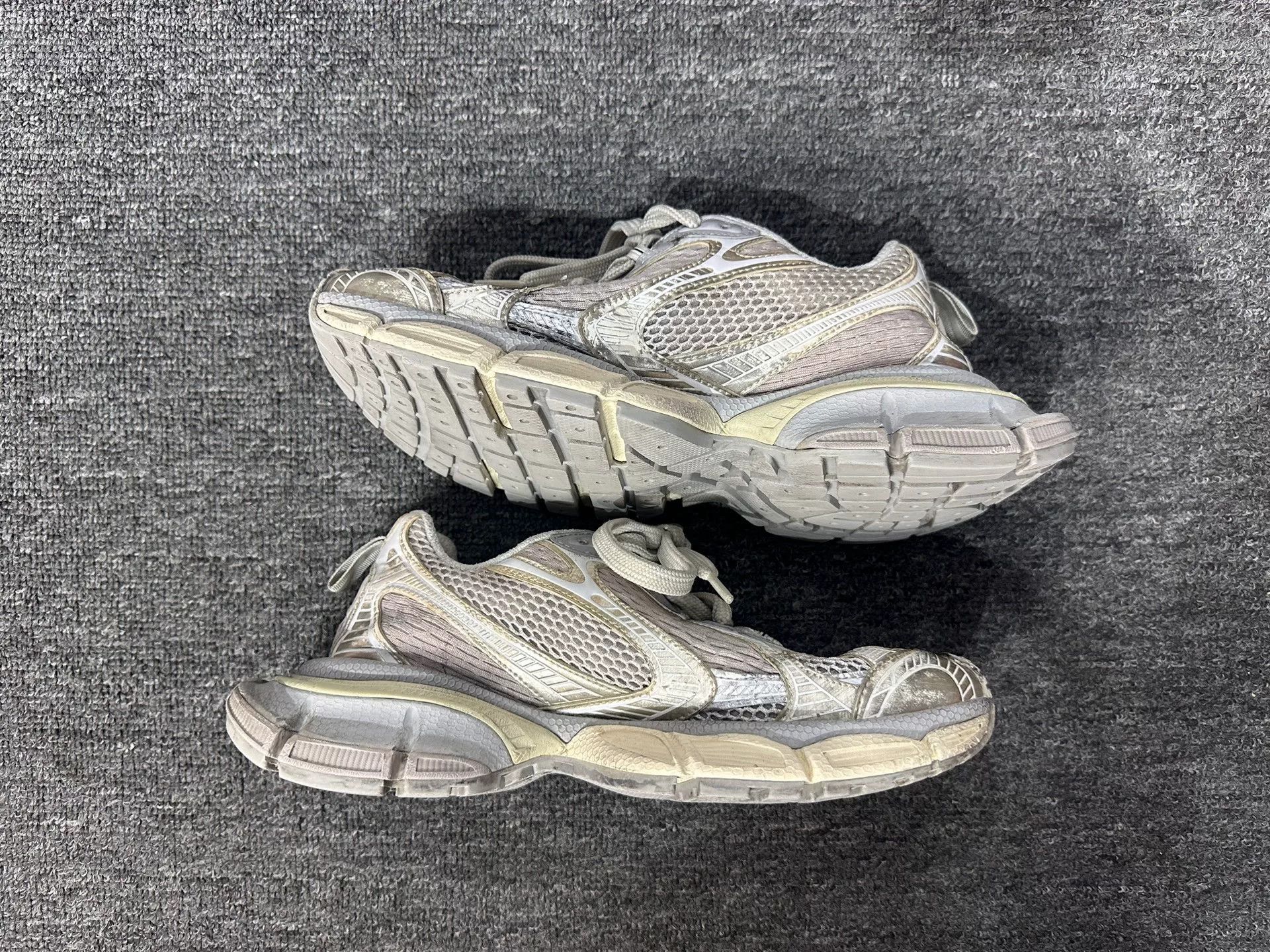 Balenciaga Balenciaga Beige Lowtop Sneakers us_9 Women Size US 9 / IT 39 - 3 Thumbnail