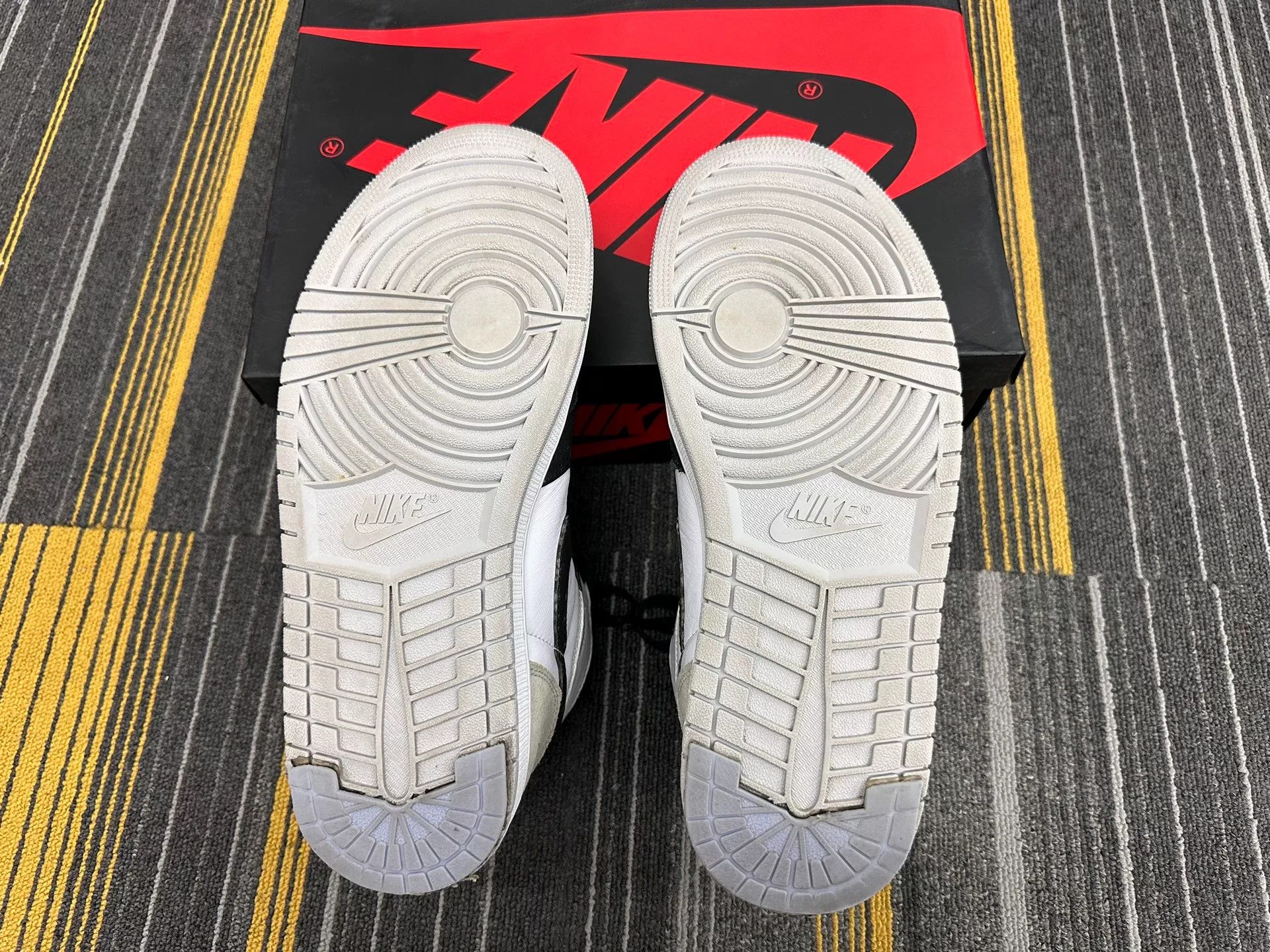 Nike Nike AIR JORDAN Gray Lowtop Sneakers 12 Men Size US 12 / EU 45 - 6 Thumbnail
