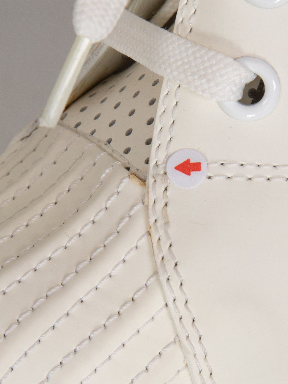 Louis Vuitton White Leather Perforated Wedges Size US 7.5 / IT 37.5 - 19 Thumbnail