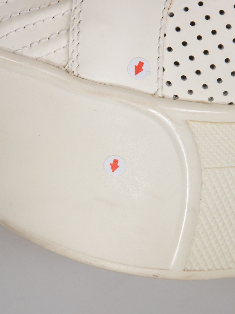 Louis Vuitton White Leather Perforated Wedges Size US 7.5 / IT 37.5 - 20 Thumbnail