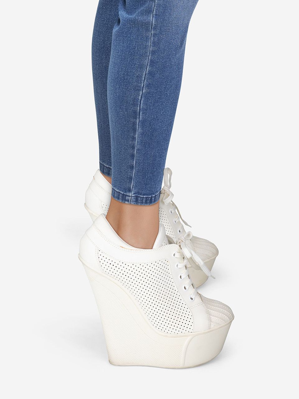 Louis Vuitton White Leather Perforated Wedges Size US 7.5 / IT 37.5 - 2 Thumbnail