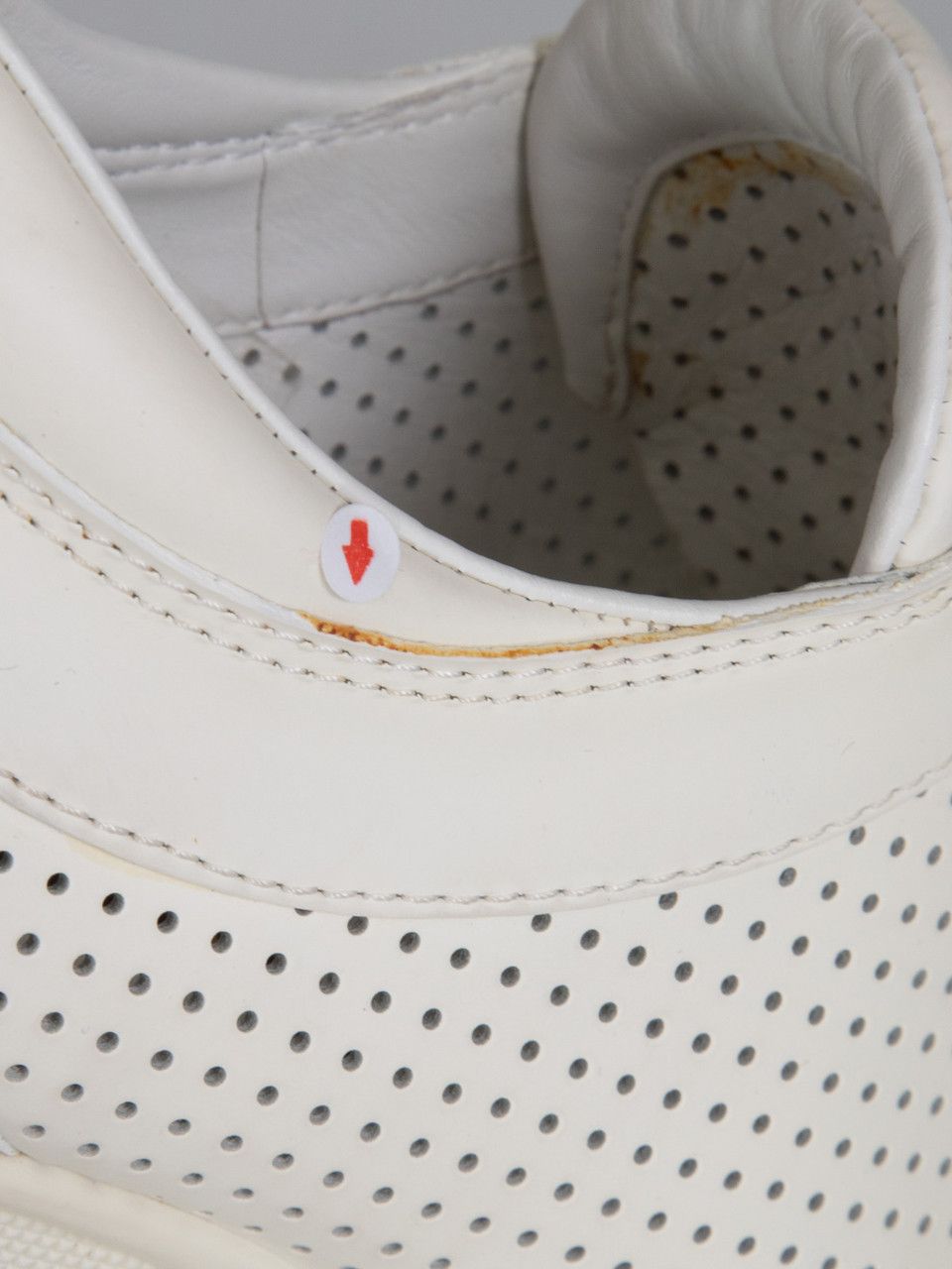 Louis Vuitton White Leather Perforated Wedges Size US 7.5 / IT 37.5 - 12 Thumbnail