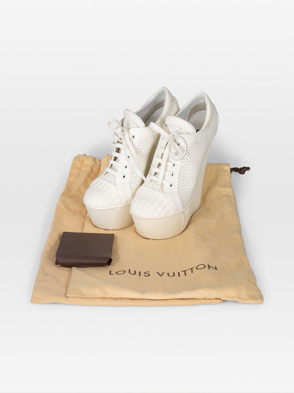 Louis Vuitton White Leather Perforated Wedges Size US 7.5 / IT 37.5 - 3 Thumbnail