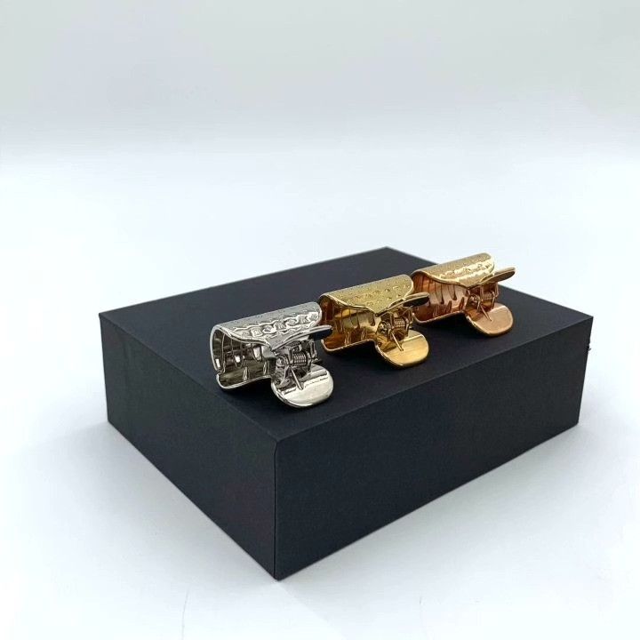 Louis Vuitton Louis Vuitton Tri-Color Logo Embossed Shark Clip Set Size ONE SIZE - 2 Thumbnail