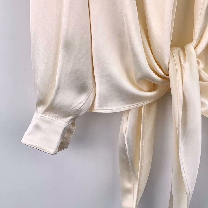 Yves Saint Laurent Yves Saint Laurent Silk Lapel Long-Sleeve Shirt Size XS / US 0-2 / IT 36-38 - 4 Thumbnail