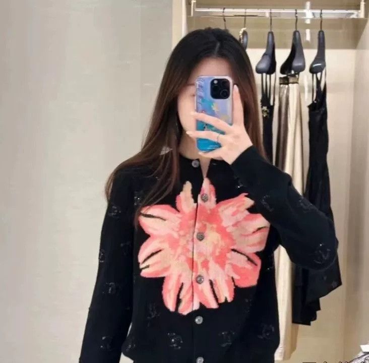 Chanel Chanel Black Floral Print Cashmere Cardigan Size S / US 4 / IT 40 - 9 Thumbnail