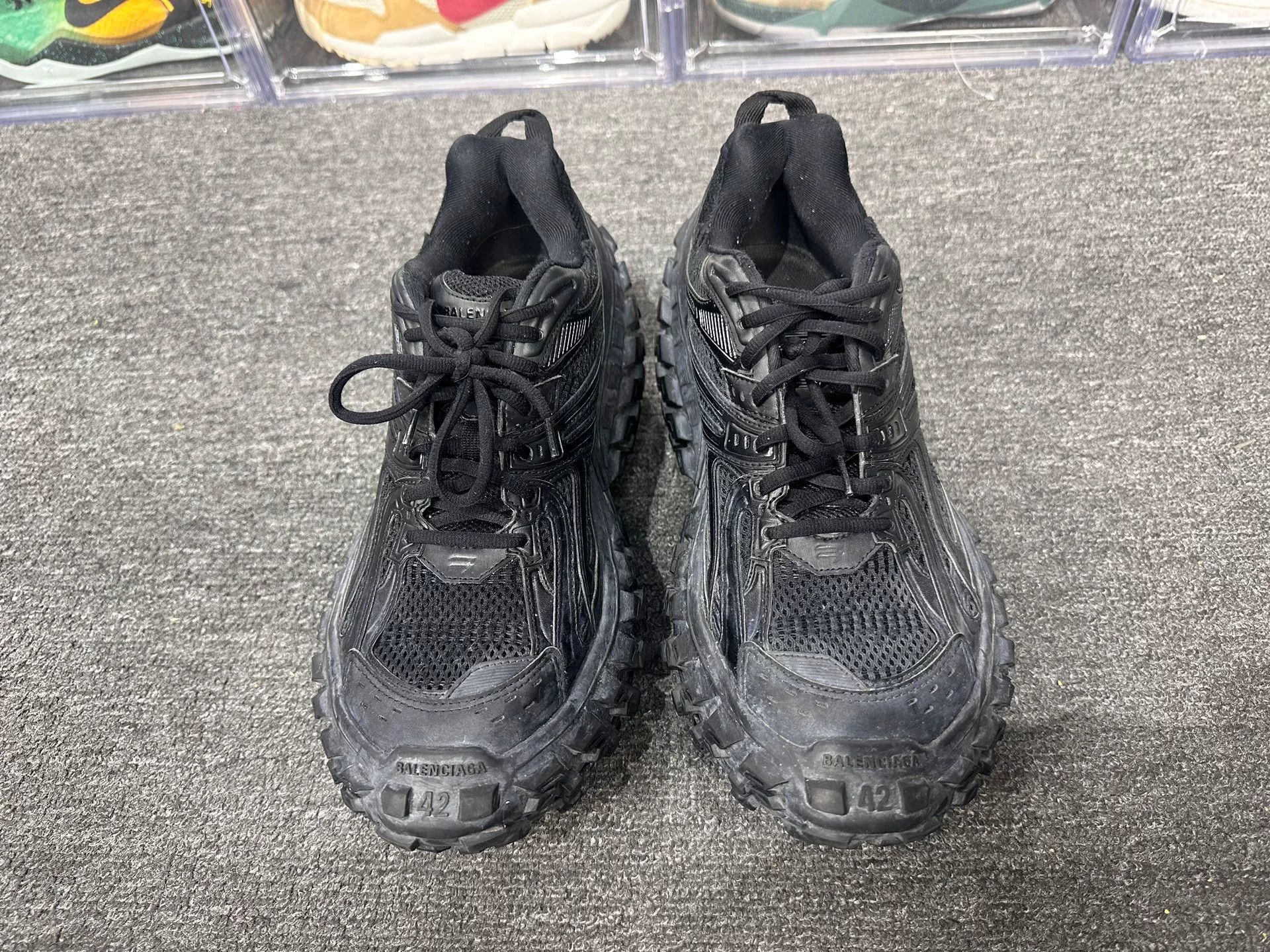 Balenciaga Balenciaga Distressed Lowtop Sneakers 9 Men Size US 9 / EU 42 - 4 Thumbnail