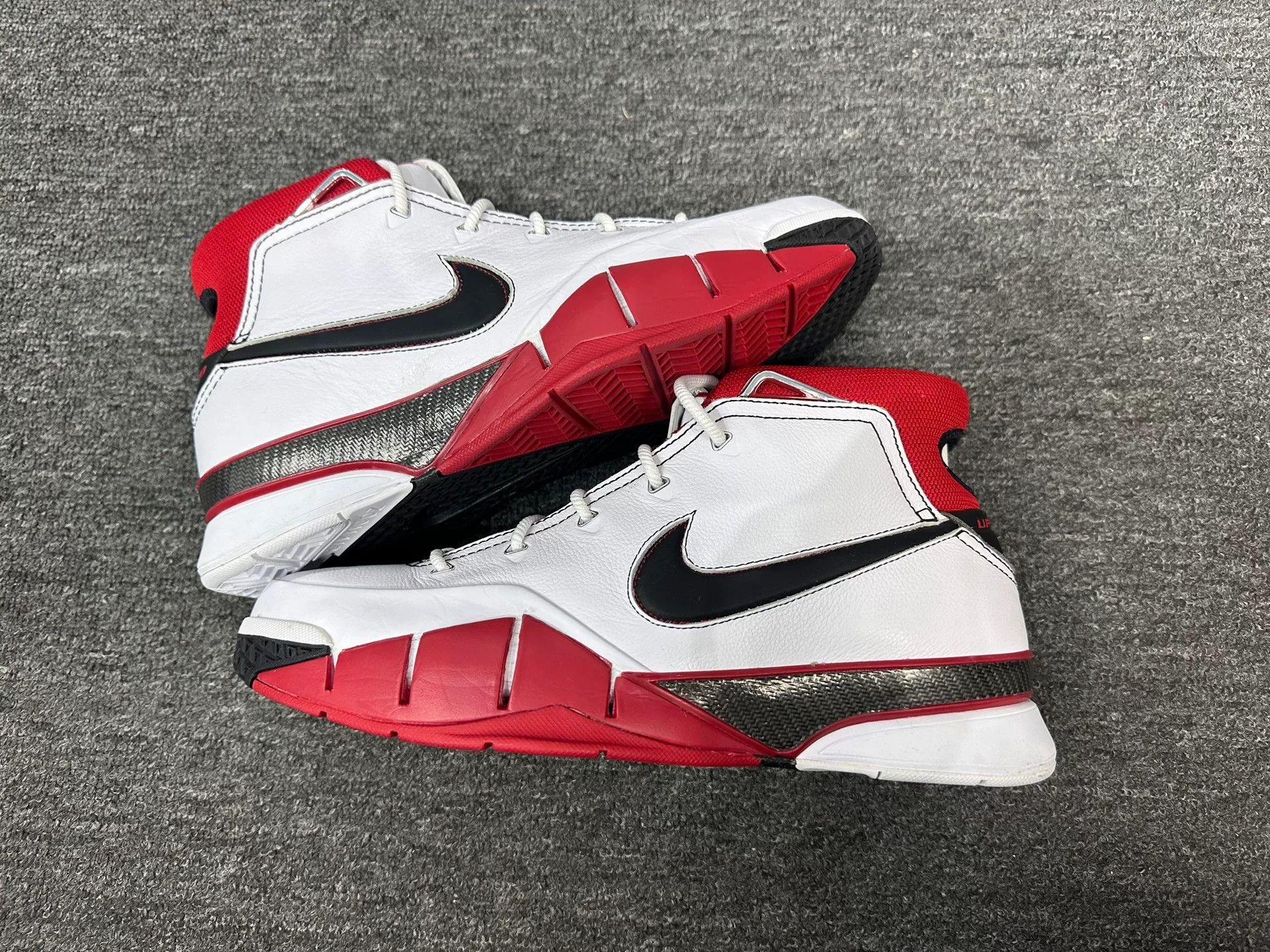 Nike Nike KOBE Red Lowtop Sneakers 13 Men Size US 13 / EU 46 - 2 Thumbnail