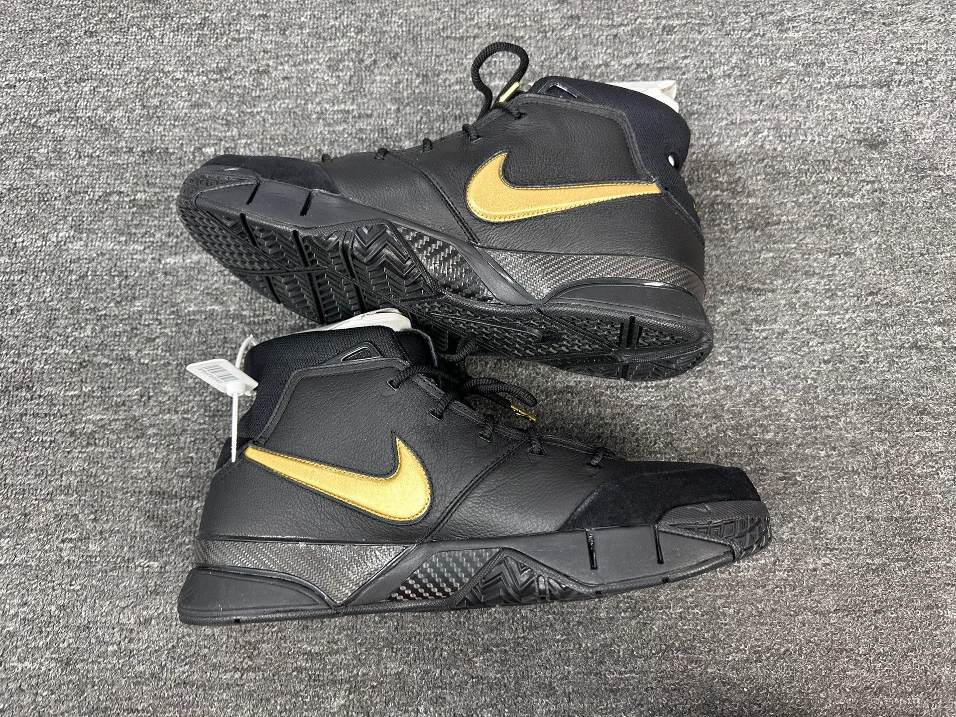 Nike Nike KOBE Black Lowtop Sneakers 13 Men Size US 13 / EU 46 - 3 Thumbnail