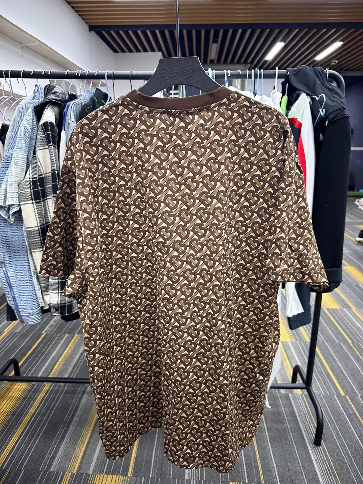 Burberry Burberry Printed T-Shirt l Men Size US L / EU 52-54 / 3 - 2 Thumbnail