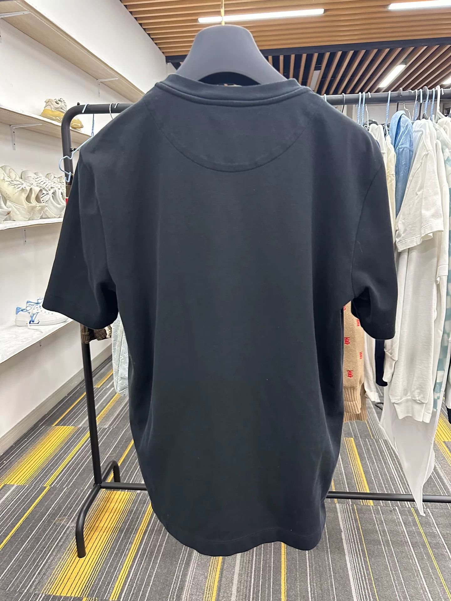 Louis Vuitton Louis Vuitton Retro Black T-Shirt xxs Men Size US XXS / EU 40 - 2 Thumbnail