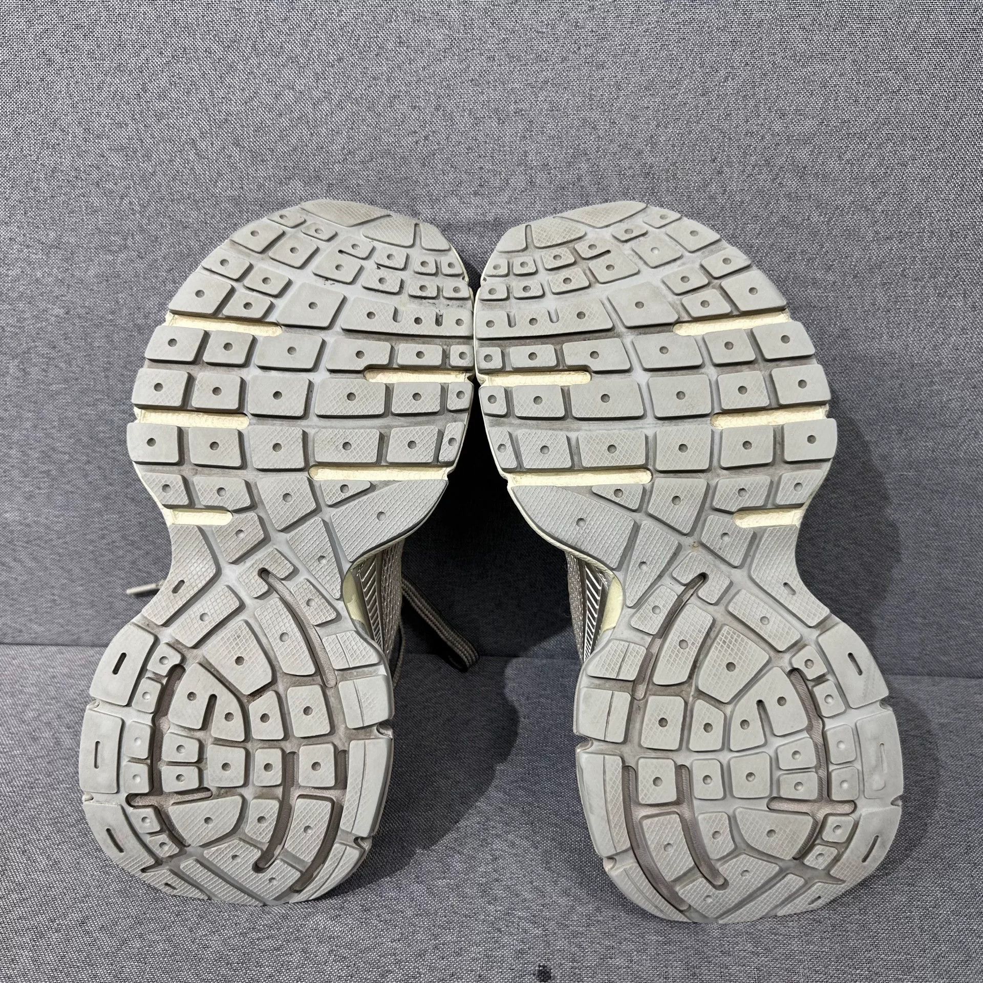 Balenciaga Balenciaga White Lowtop Sneakers 8 Men Size US 8 / EU 41 - 6 Thumbnail