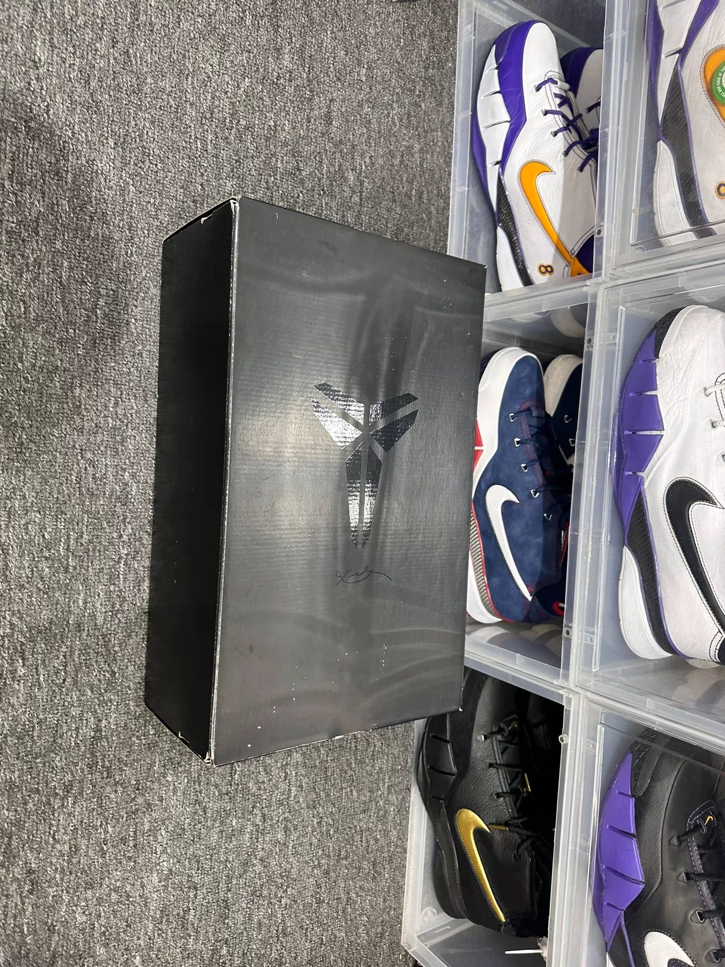 Nike Nike KOBE White Lowtop Sneakers 13 Men Size US 13 / EU 46 - 7 Thumbnail