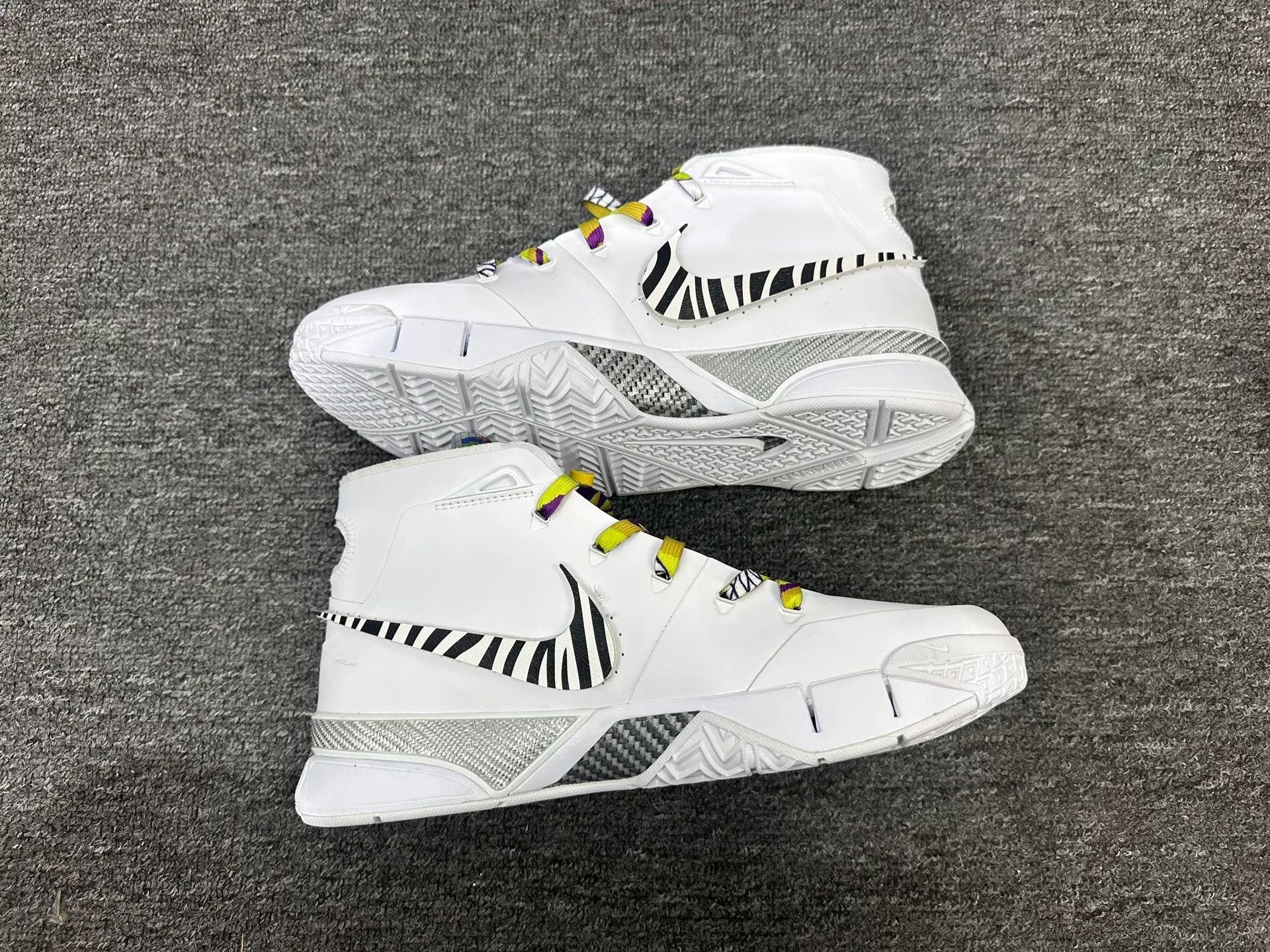 Nike Nike KOBE White Lowtop Sneakers 13 Men Size US 13 / EU 46 - 3 Thumbnail