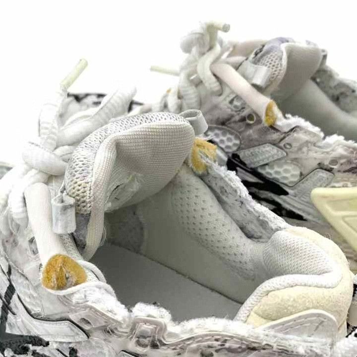 Balenciaga Balenciaga Runner Graffiti White Logo Sneakers Size US 6 / IT 36 - 9 Thumbnail