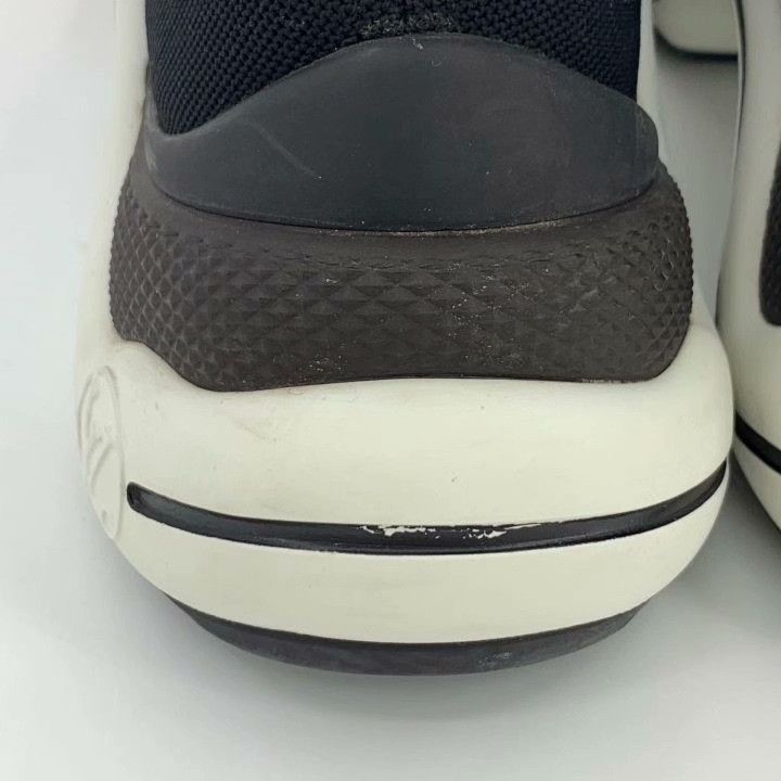 Louis Vuitton Louis Vuitton Black Letter Emboss Platform High-Top Sneakers Size US 5 / IT 35 - 7 Thumbnail
