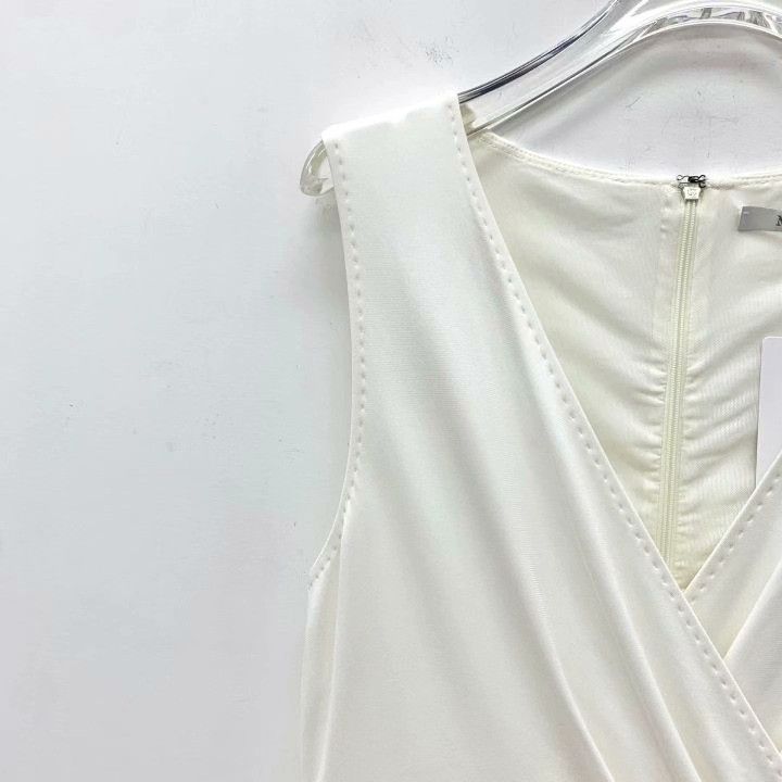 Max Mara Maxmara White V-Neck Sleeveless Dress Size M / US 6-8 / IT 42-44 - 3 Thumbnail