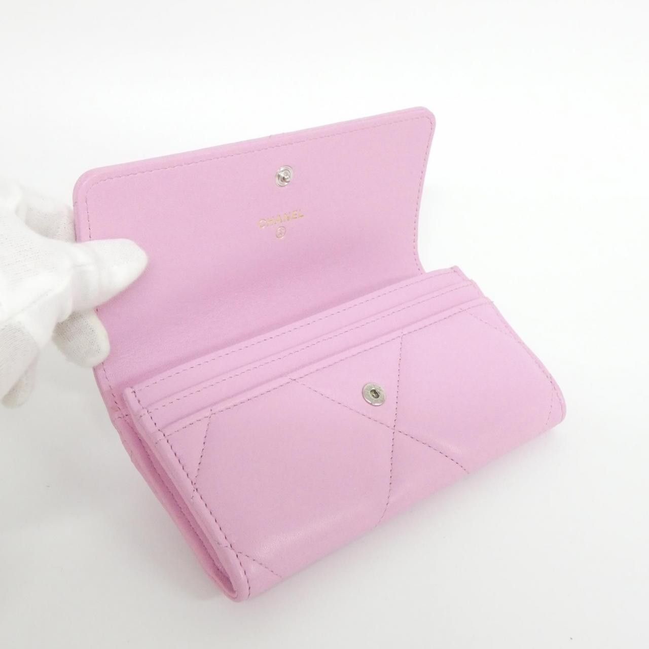 Chanel Chanel Chanel Chanel19 Lambskin Long Bifold Wallet Leather Short Wallet AP0953 DUTY FREE for USA Size ONE SIZE - 7 Thumbnail