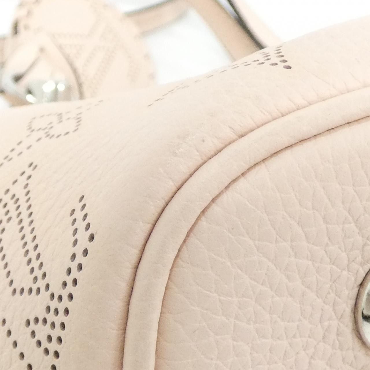 Louis Vuitton Louis Vuitton Louis Vuitton Mahina Blossom Calf Handbag Leather Shoulder Bag M23196 DUTY FREE for USA Size ONE SIZE - 3 Thumbnail
