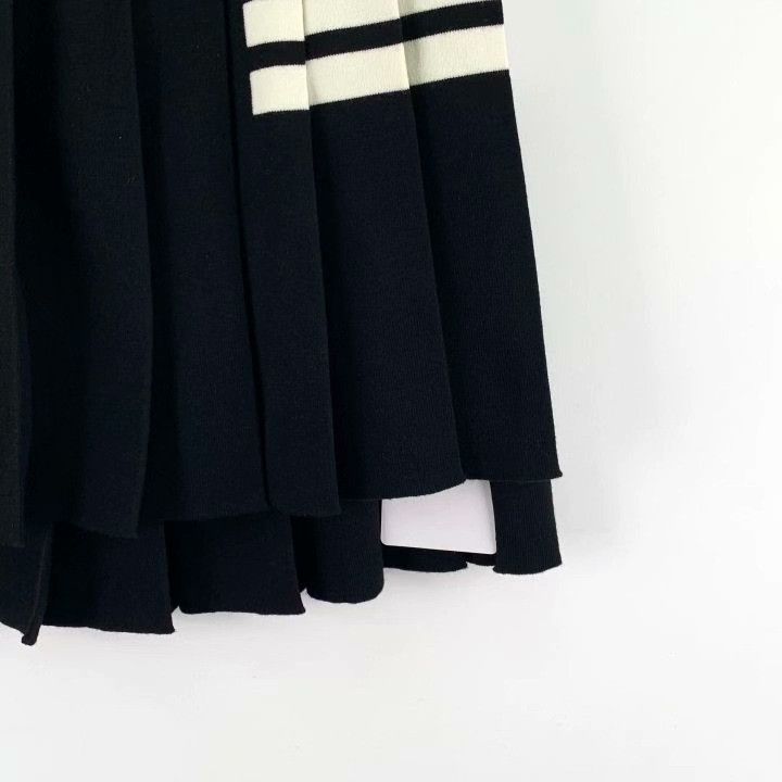 Thom Browne Thom Browne Classic Four-Bar Wool Pleated Skirt Size 40" / US 18 - 4 Thumbnail