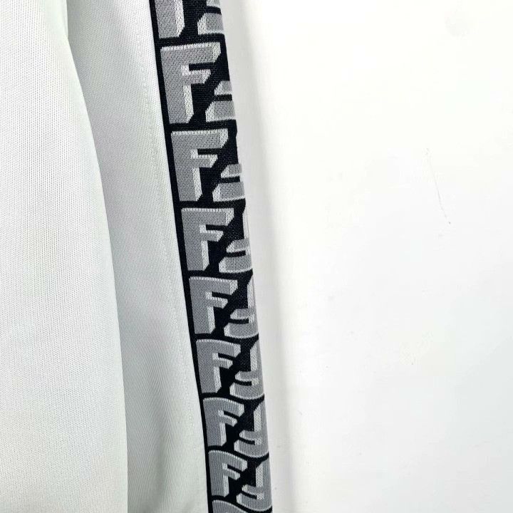 Fendi Fendi White Side Logo Crewneck Sweatshirt XS Size XS / US 0-2 / IT 36-38 - 4 Thumbnail