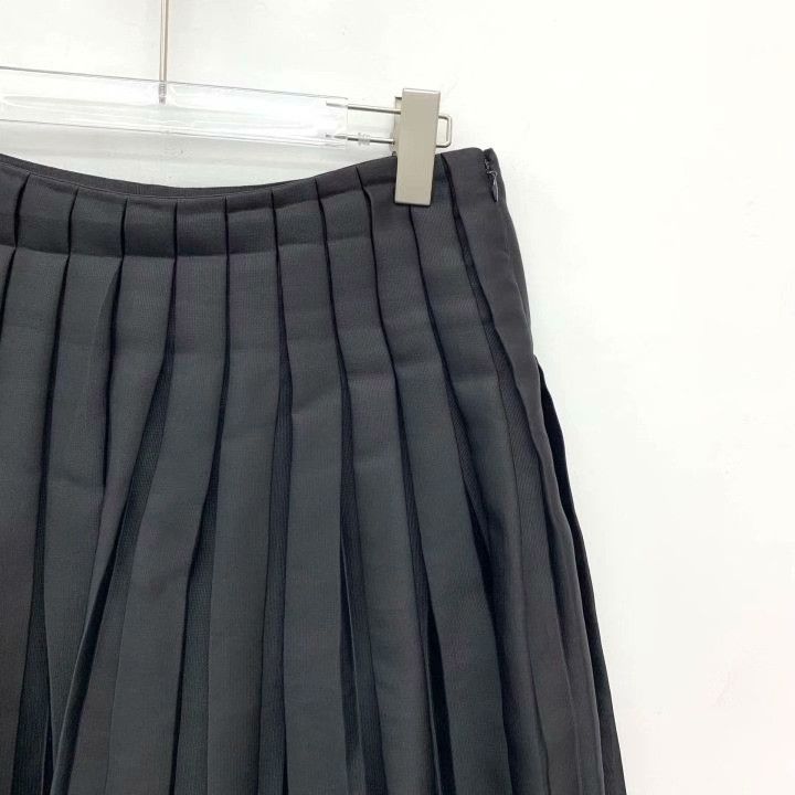 Louis Vuitton Louis Vuitton Black Silk Pleated Skirt Size 38" / US 16 / IT 52 - 3 Thumbnail