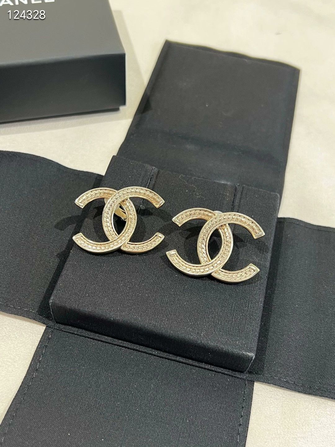 Chanel Chanel Rope Wheat Double C Gold Logo Ear Clips Size ONE SIZE - 4 Thumbnail